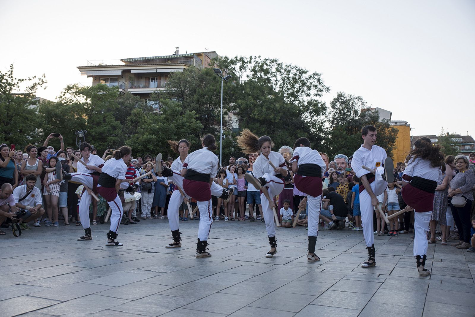 Rebuda de la Flama del Canigó amb Ball d'homenatge, lectura del manifest i actuacions de cultura popular. FOTO: Bernat Millet.