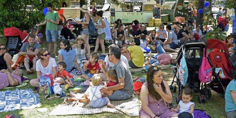 La IX Estovallada es celebrarà al Parc Central el vespre del dissabte 2 de juliol. Un pícnic familiar amb 'food trucks' i gran ambient. FOTO: Bernat Millet