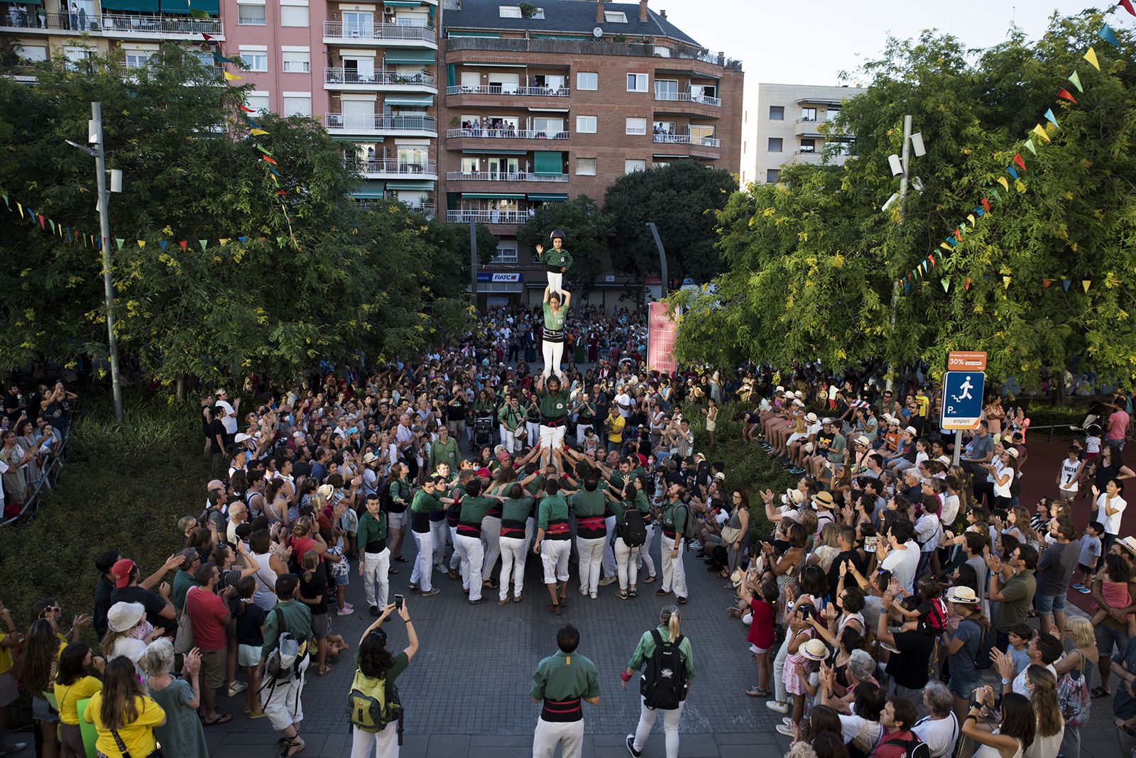 Els Castellers de Sant Cugat han participat en el Seguici d'Inici de Festa Major de Sant Cugat 2022. FOTO: Bernat Millet