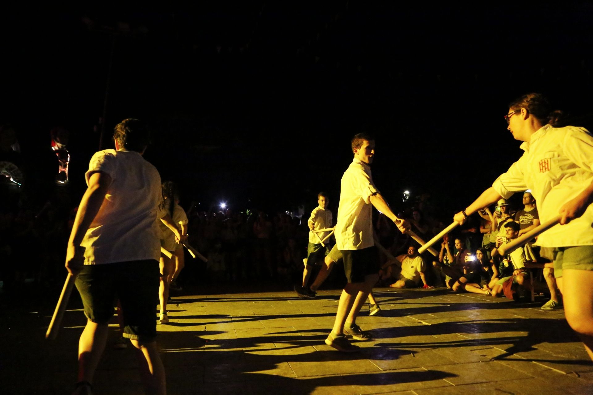 Els Bastoners de Sant Cugat van ser en el Seguici Nocturn de Festa Major. FOTO: Anna Bassa