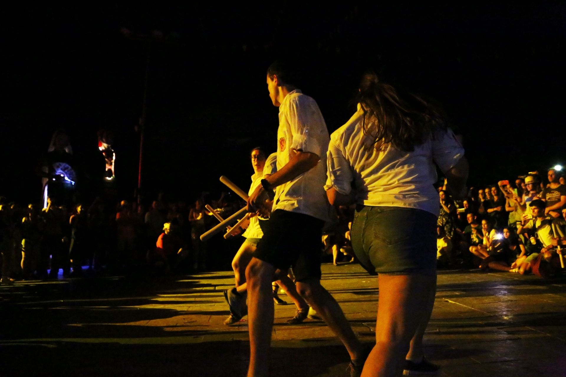 Els Bastoners de Sant Cugat van ser en el Seguici Nocturn de Festa Major. FOTO: Anna Bassa