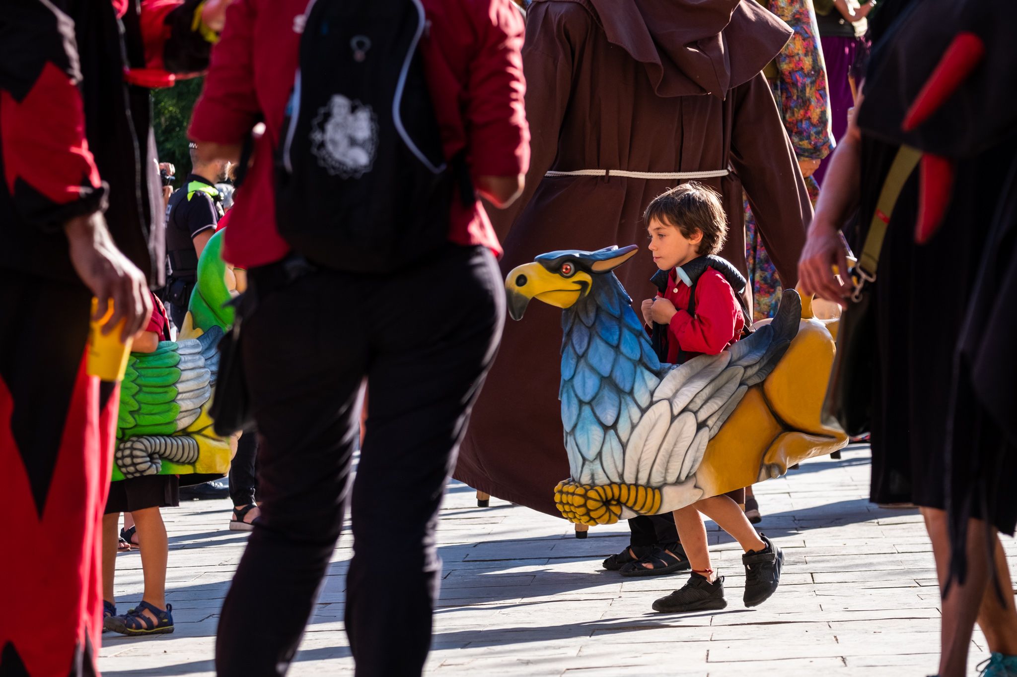Arriben les entitats populars al monestir de Sant Cugat durant el Seguici. FOTO: Ale Gómez