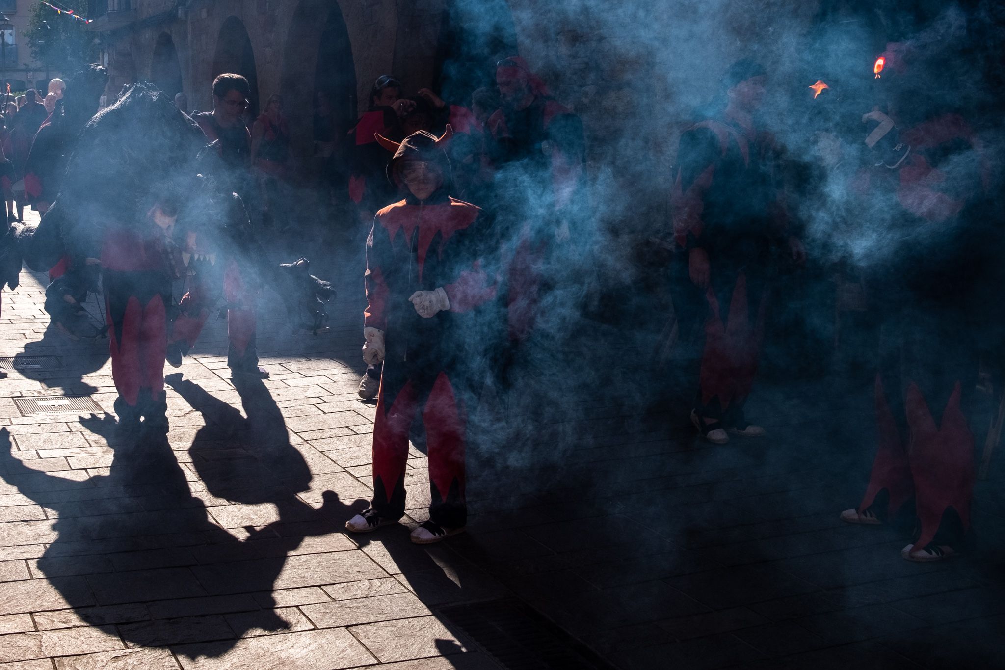 El Seguici de Sant Pere amb les entitatsEls diables obren camí cap al monestir durant el Seguici. FOTO: Ale Gómez de cultura popular. FOTO: Ale Gómez