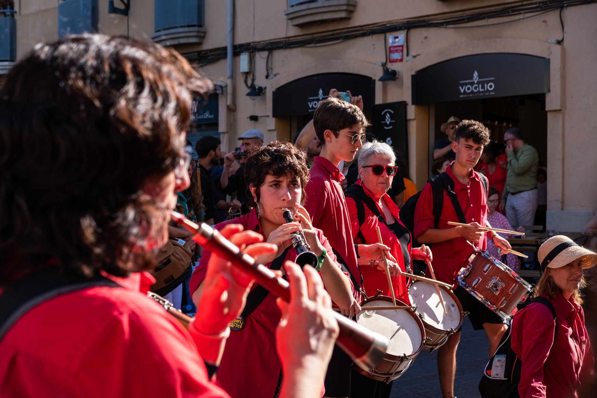 Ofrena davant de la casa de F. Vila i Trabal durant el Seguici. FOTO: Ale Gómez