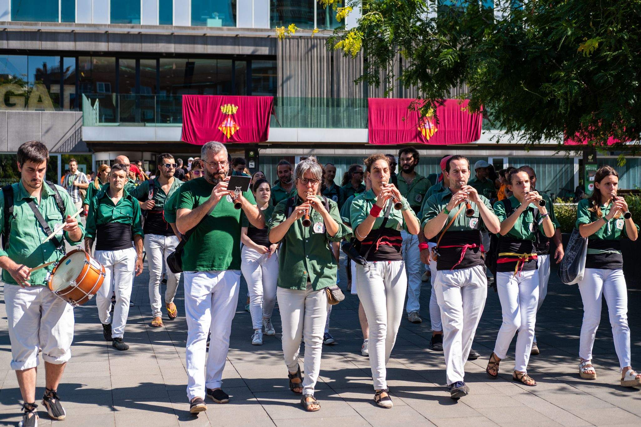 Inici del Seguici de Sant Pere amb les entitats de cultura popular. FOTO: Ale Gómez