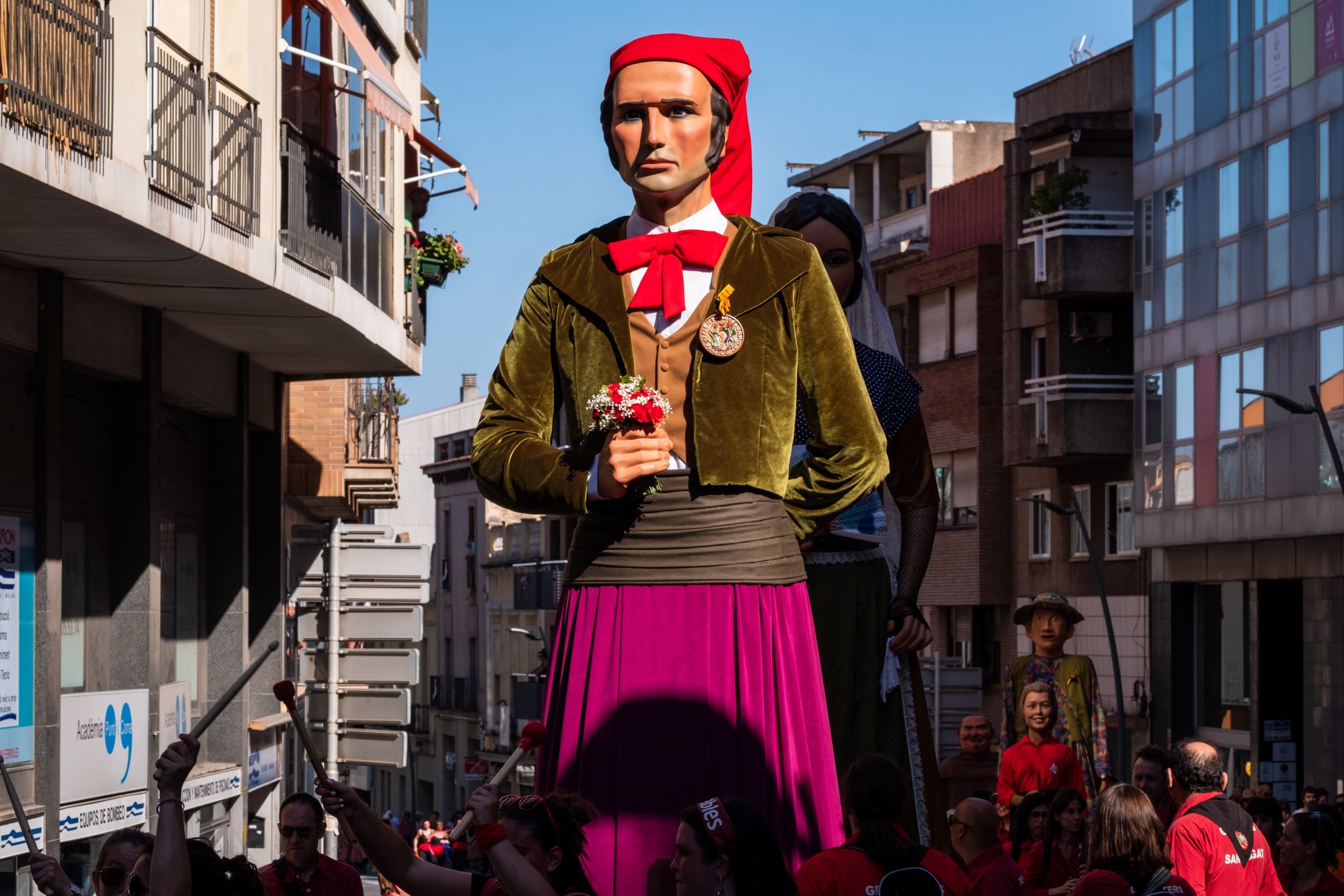 Els castellers al Seguici de Sant Pere. FOTO: Ale Gómez