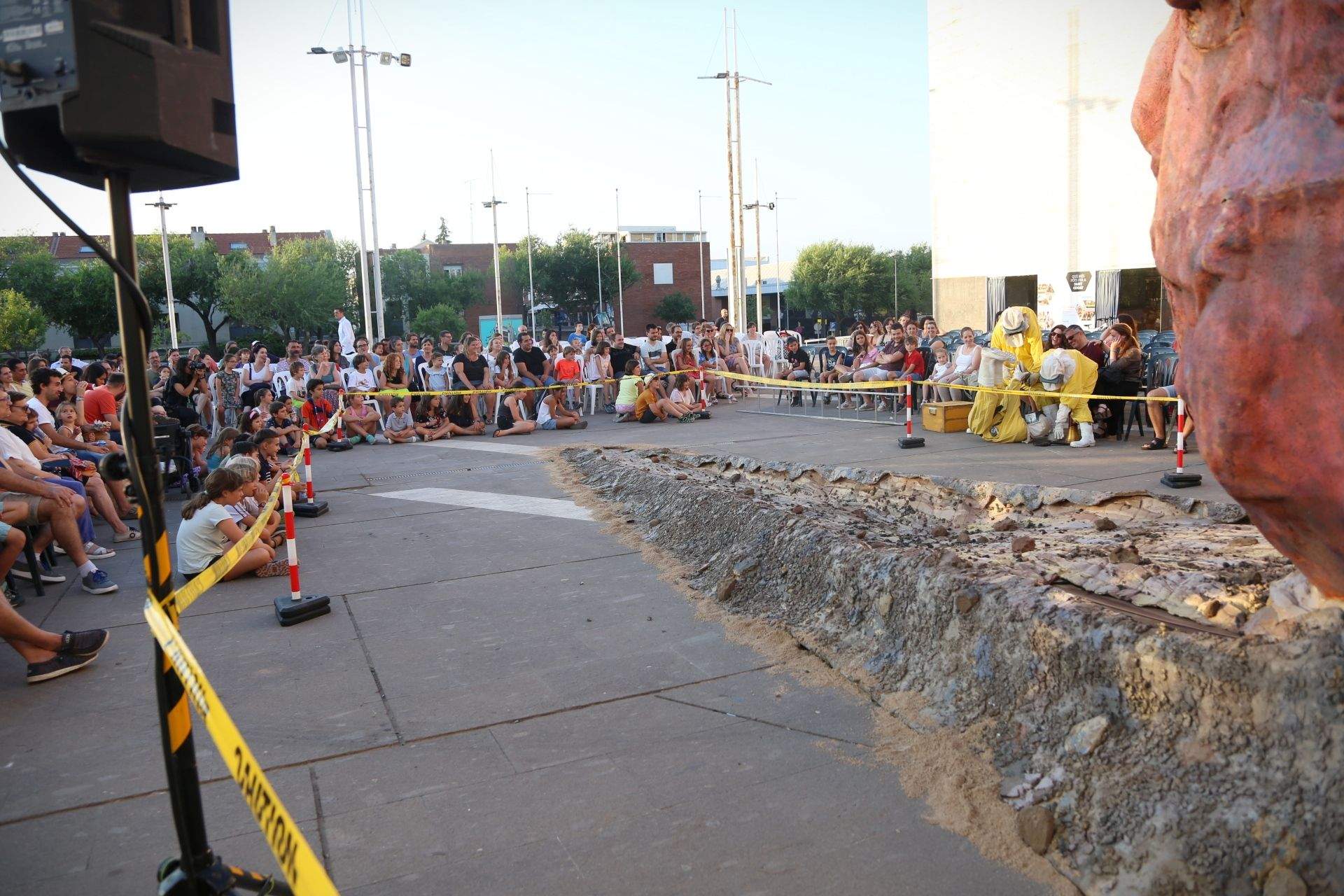 L'obra 'Asteroid' treu un somriure als carrers de Sant Cugat. FOTO: Anna Bassa