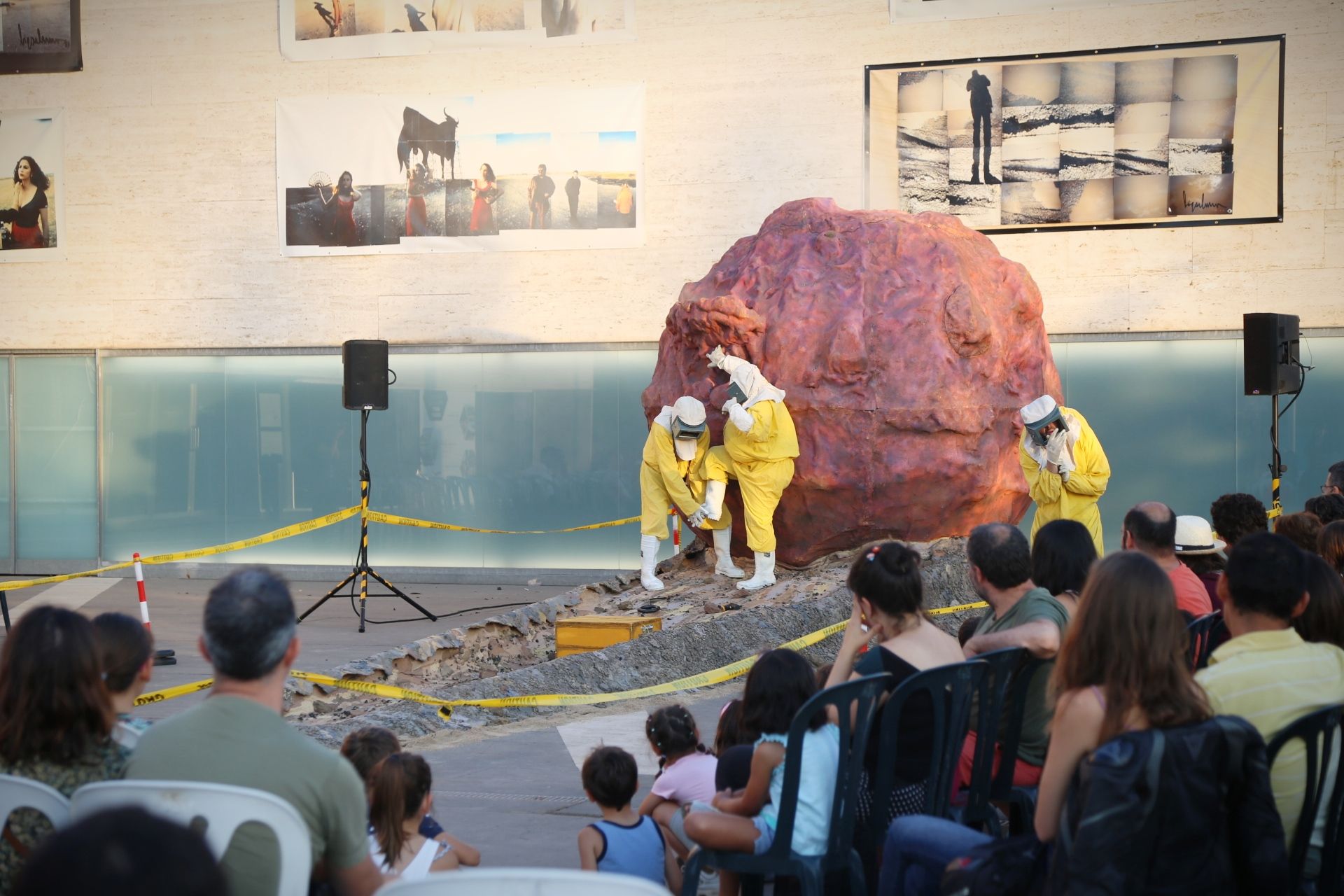 L'obra 'Asteroid' treu un somriure als carrers de Sant Cugat. FOTO: Anna Bassa