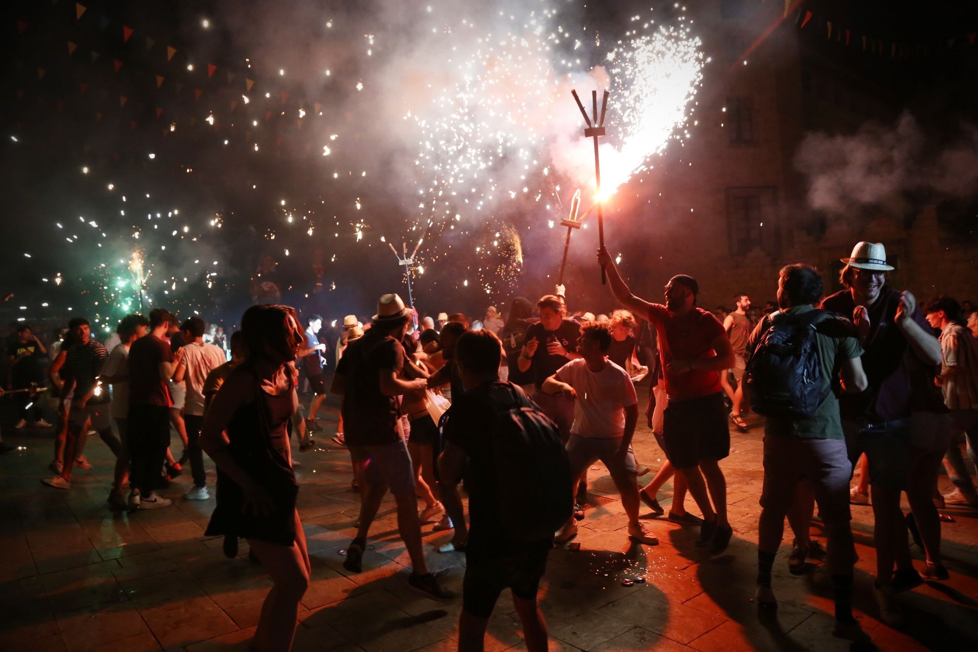 Els Diables de Sant Cugat van arrencar el Seguici Nocturn de Festa Major. FOTO: Anna Bassa