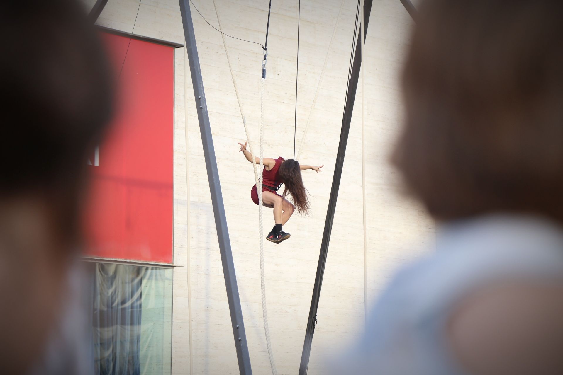 Acrobàcies al "Circ a la plaça!" amb el Col·lectiu TQM. FOTO: Anna Bassa