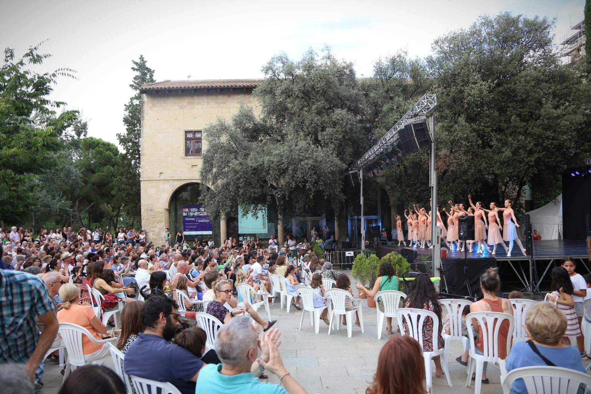 Mostra de dansa clàssica per l'Escola Fusió Música i Dansa. FOTO: Anna Bassa