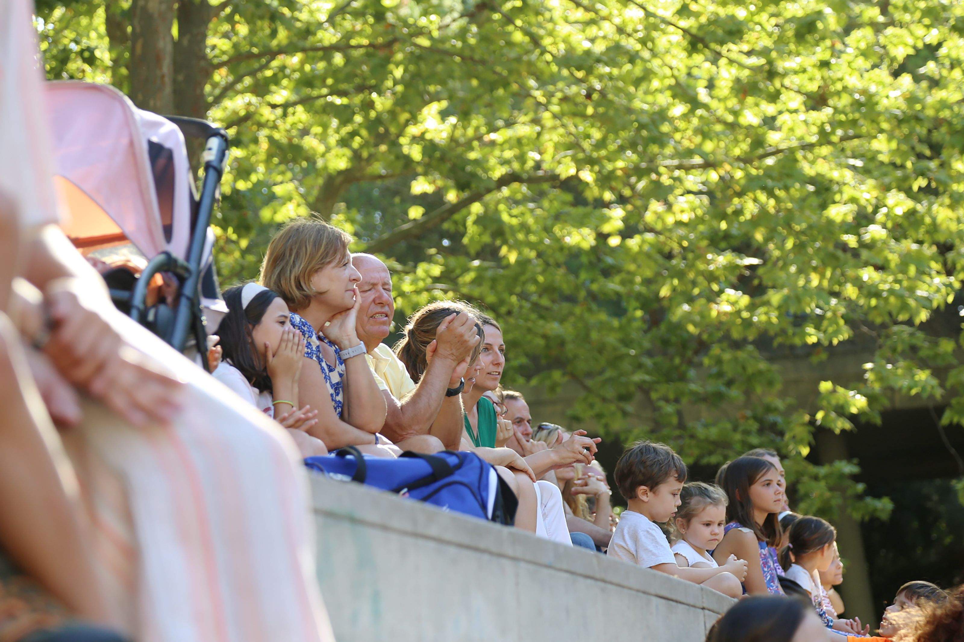 Públic a l'exhibició de gimnàstica rítmica del Club Gimnàstica Sant Cugat. FOTO: Anna Bassa