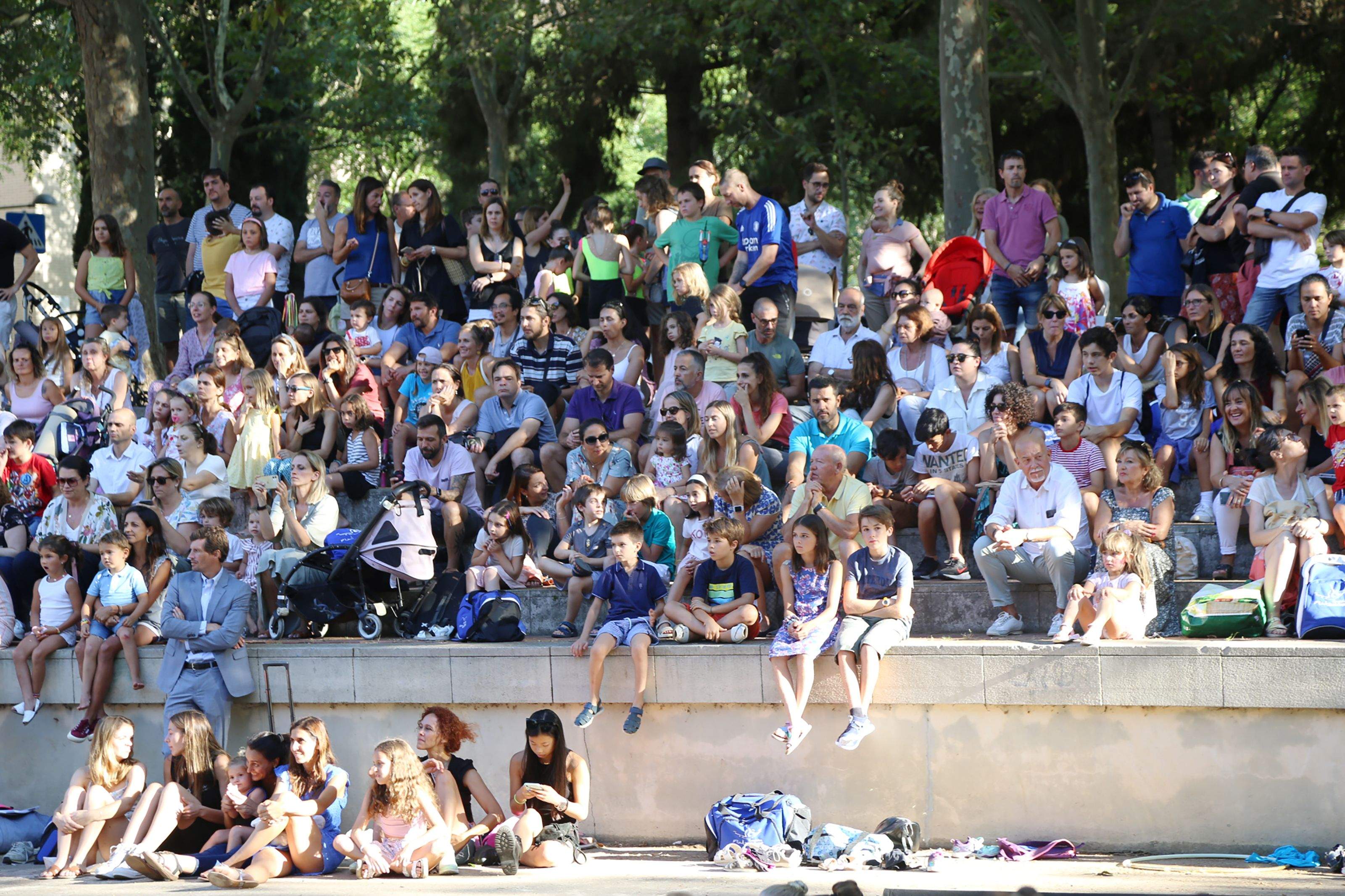 Públic a l'exhibició de gimnàstica rítmica del Club Gimnàstica Sant Cugat. FOTO: Anna Bassa