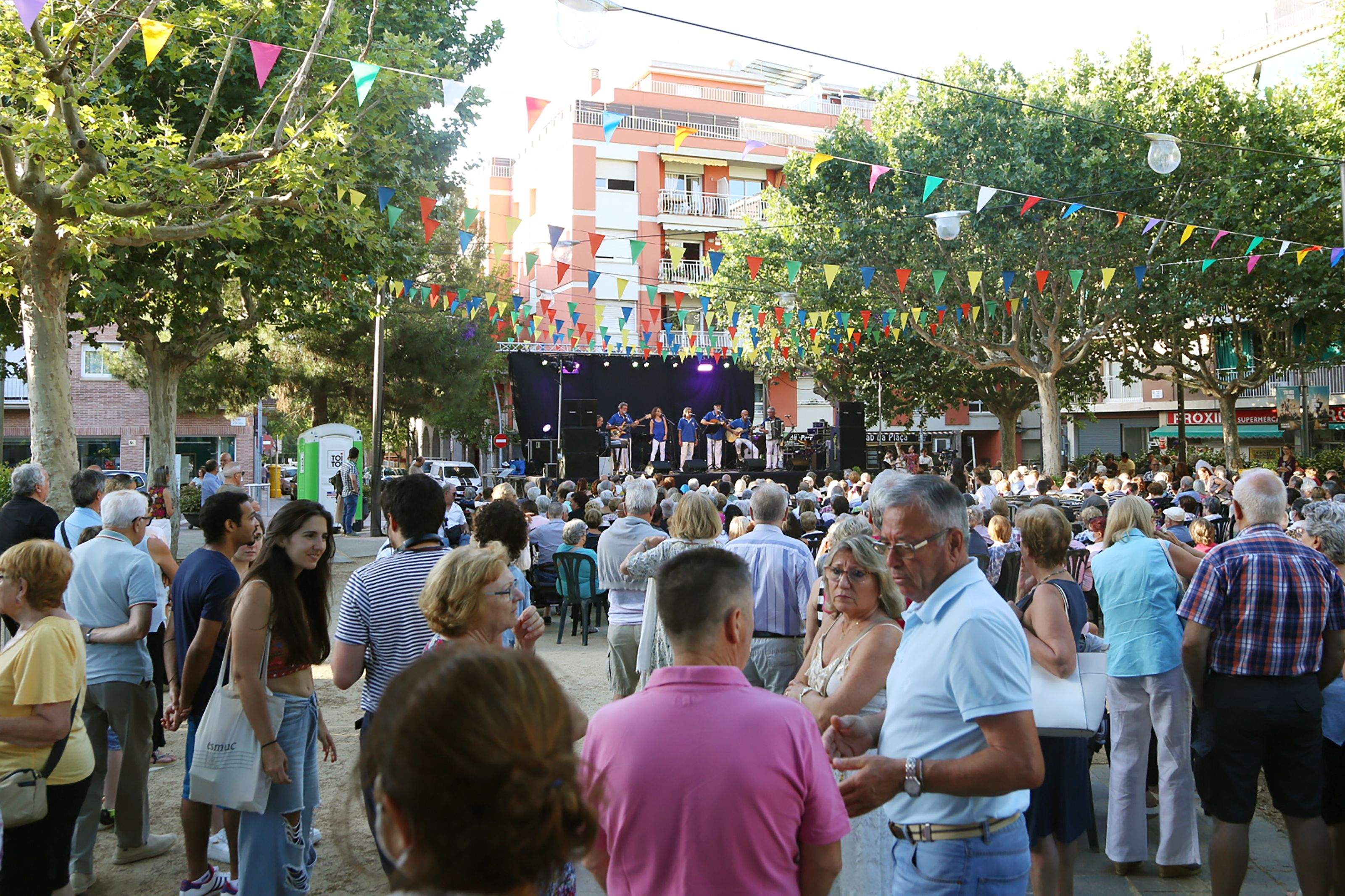Havaneres, cançons de taverna i rom cremat al barri de Sant Francesc. FOTO: Anna Bassa