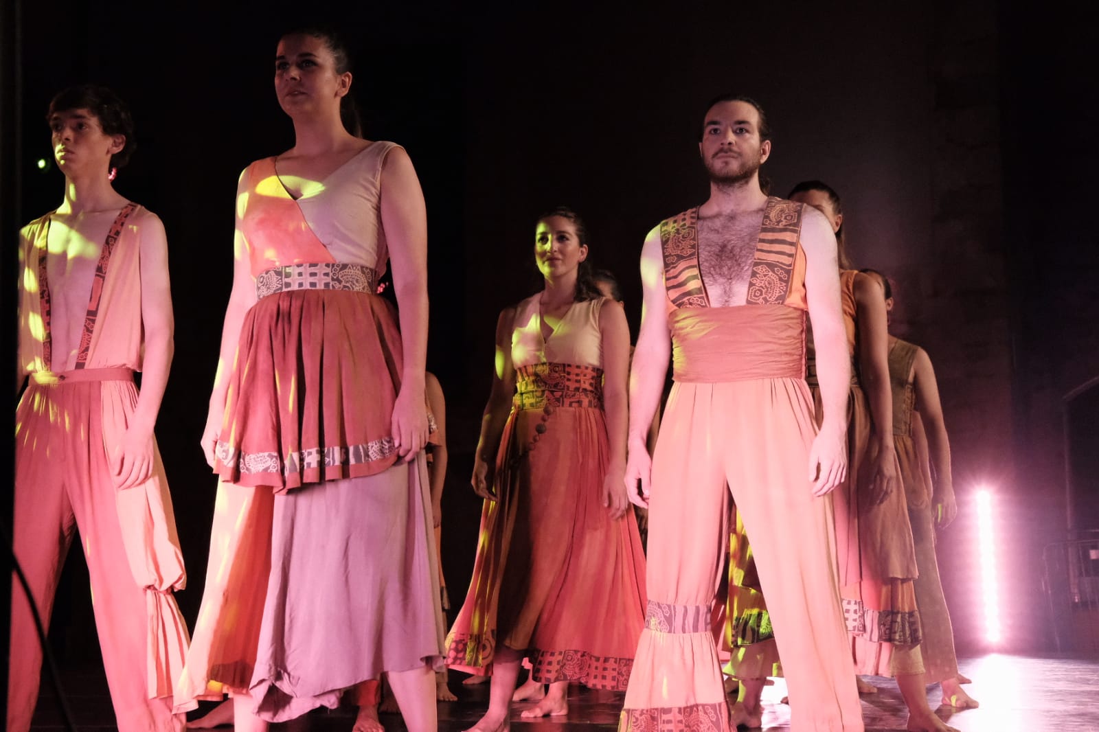 El cos de dansa de l'Esbart estrena 'El cos que ens fa' per Festa Major. FOTO: Ale Gómez