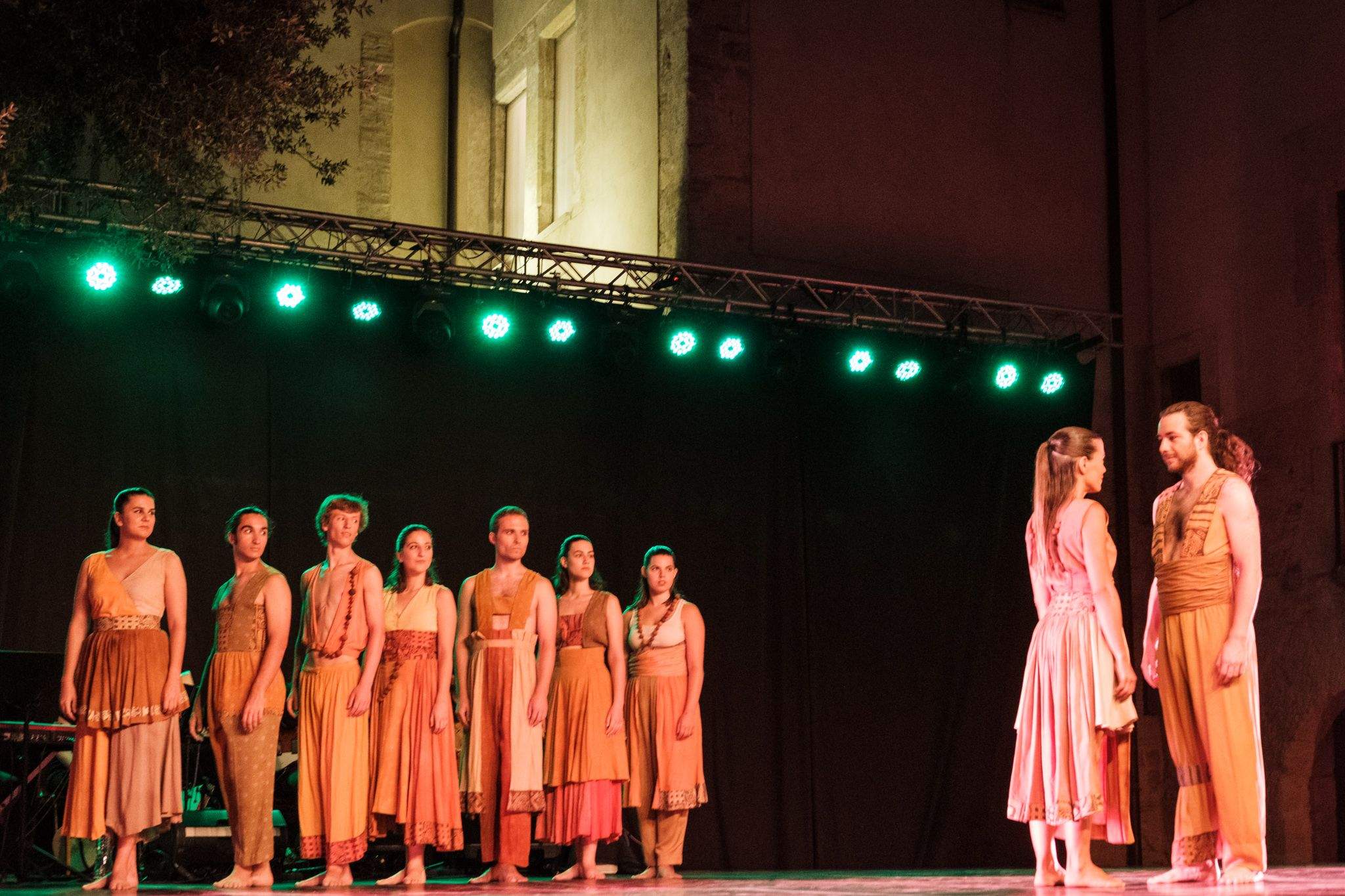 “El Cos que ens fa”, estrena del nou espectacle del Cos de Dansa de l’Esbart Sant Cugat. FOTO: Ale Gómez