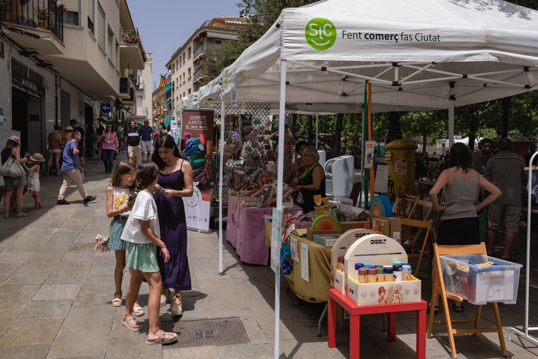 Les botigues de Sant Cugat surten als carrers de la ciutat a La Botiga al Carrer. FOTO: Ale Gómez