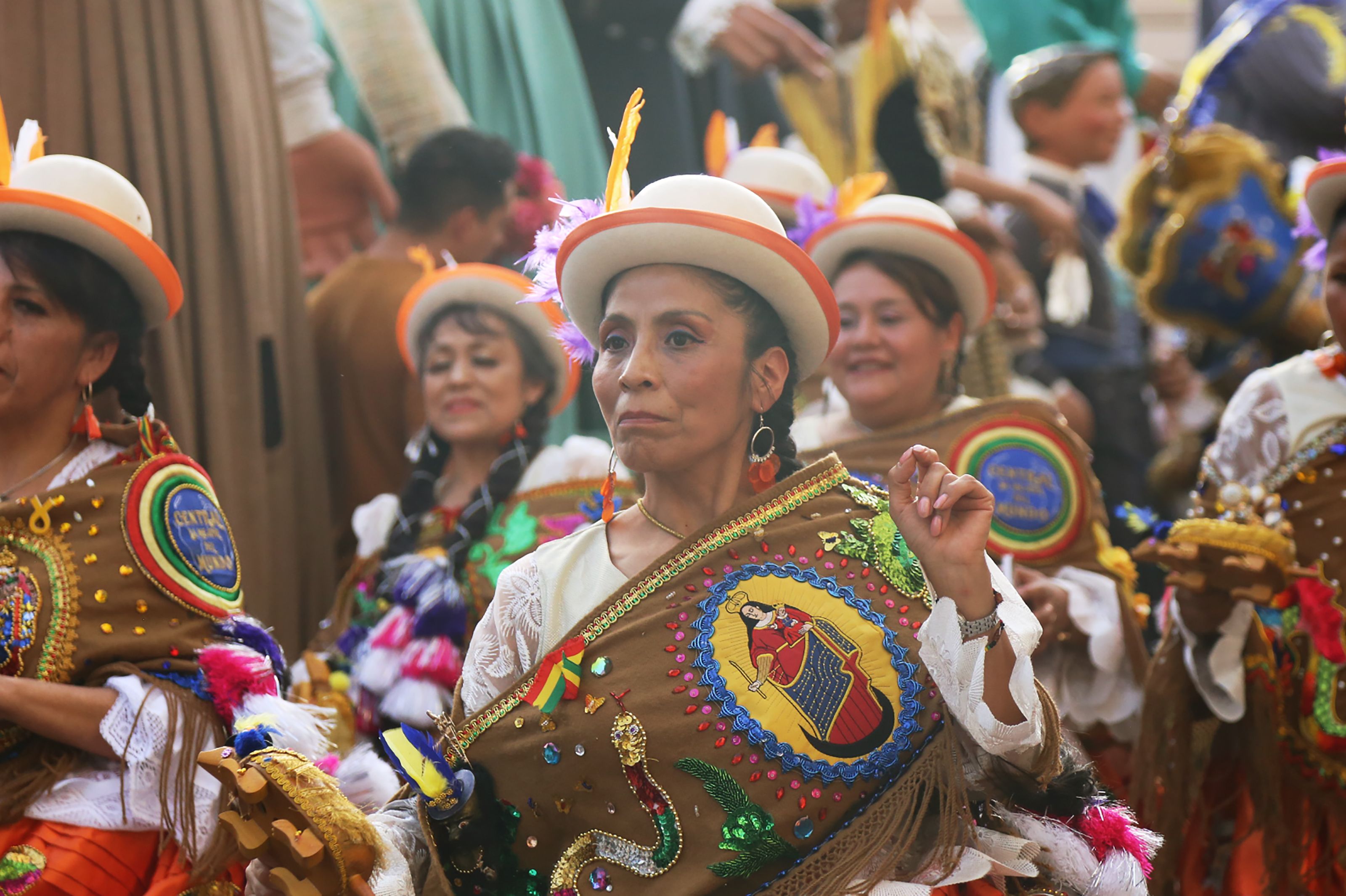 Rua de balls tradicionals de Bolívia a Sant Cugat. FOTO: Anna Bassa