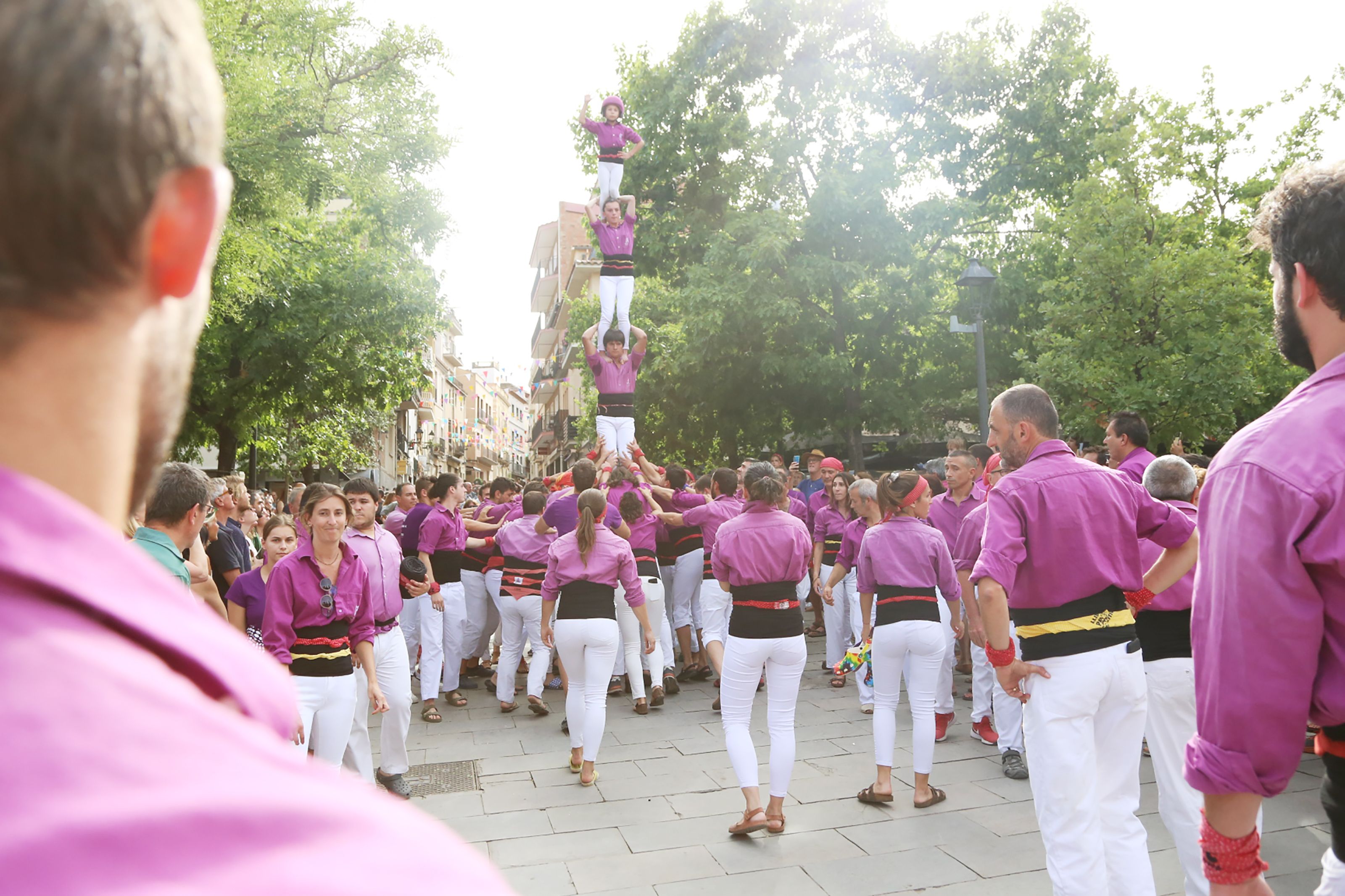 La colla dels Moixiganguers d'Igualada participen a la XXV Diada Castellera de Festa Major. FOTO: Anna Bassa