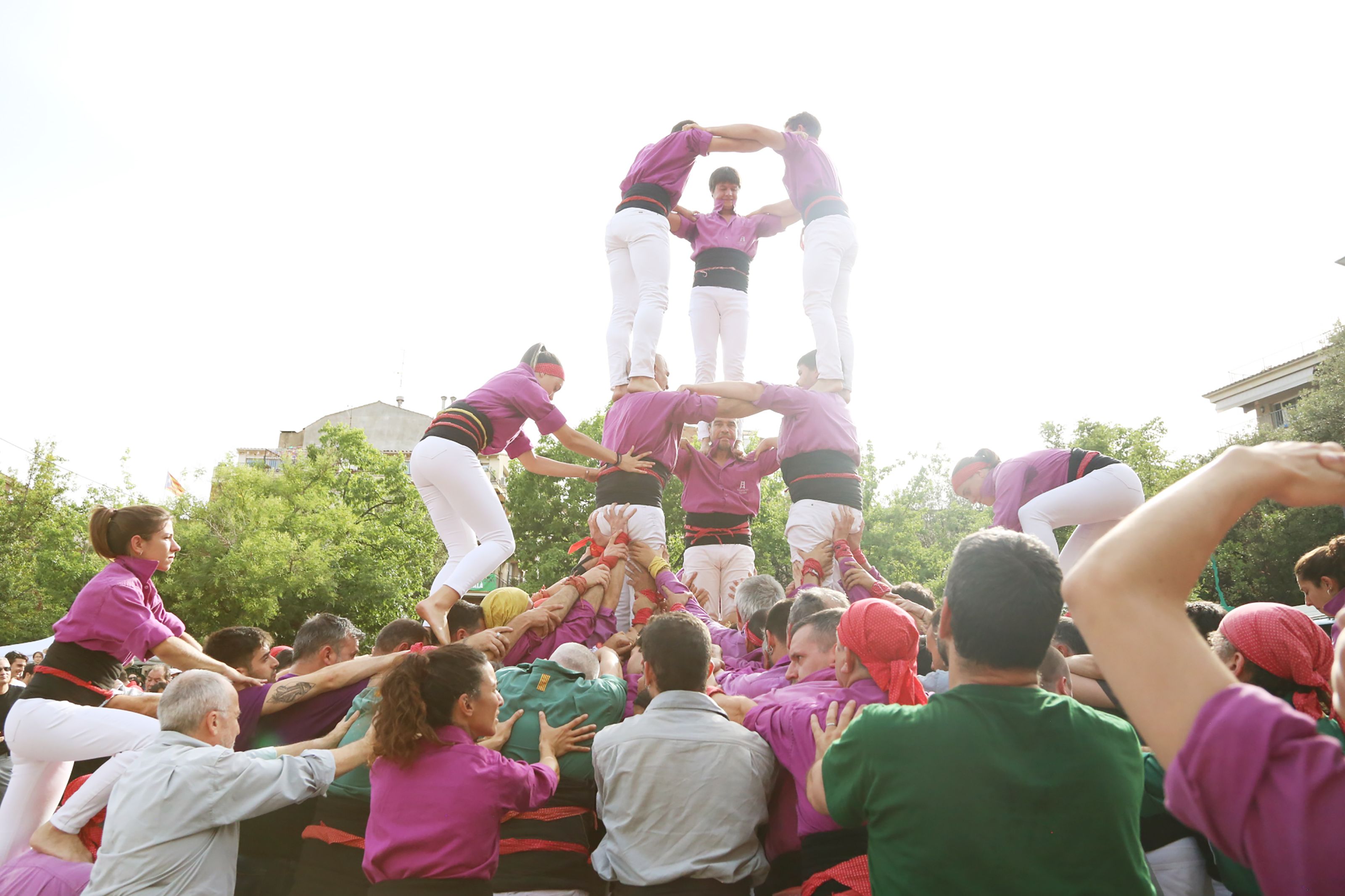 La colla dels Moixiganguers d'Igualada participen a la XXV Diada Castellera de Festa Major. FOTO: Anna Bassa