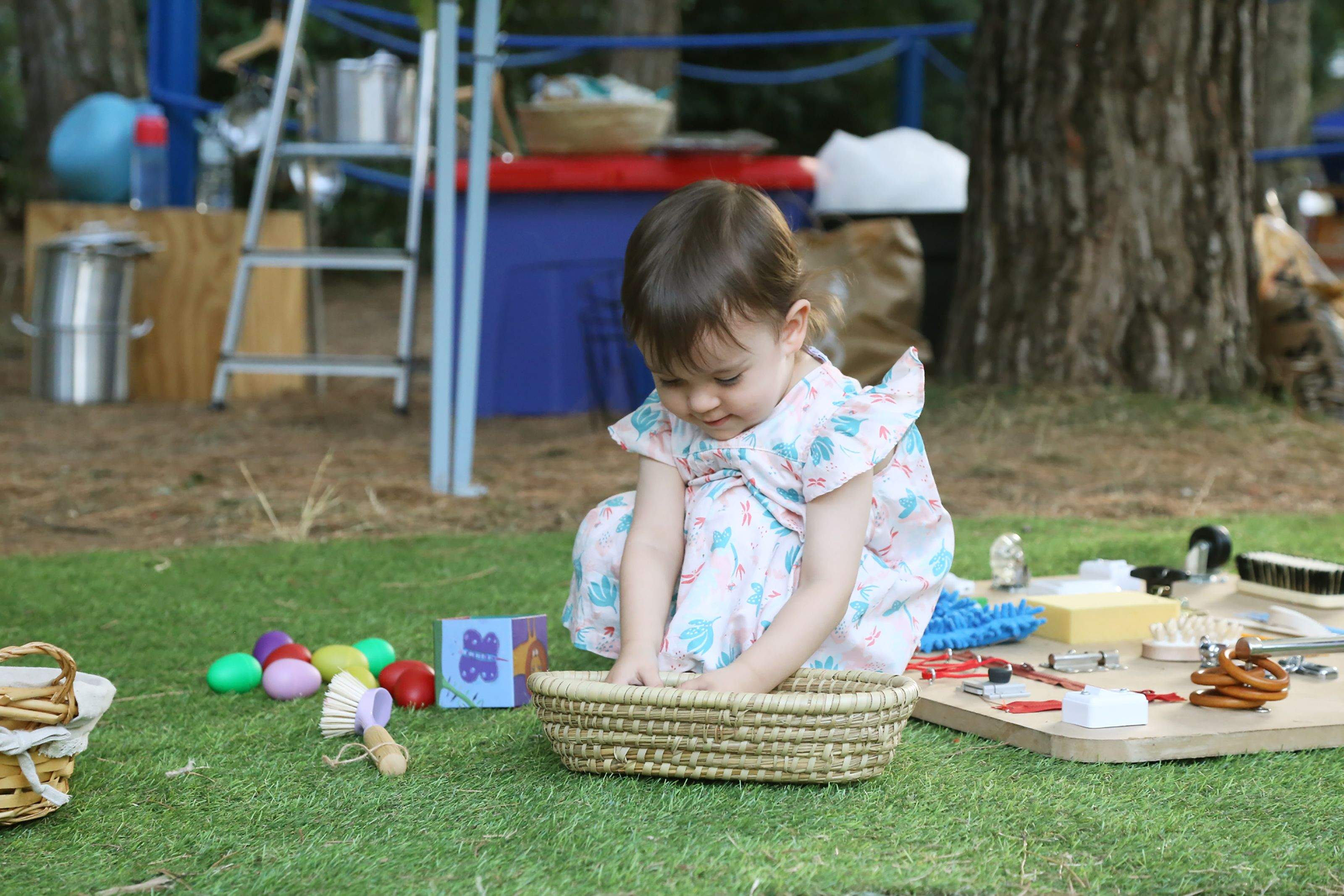 Infants i famílies gaudint del racó infantil de Festa Major. FOTO: Anna Bassa