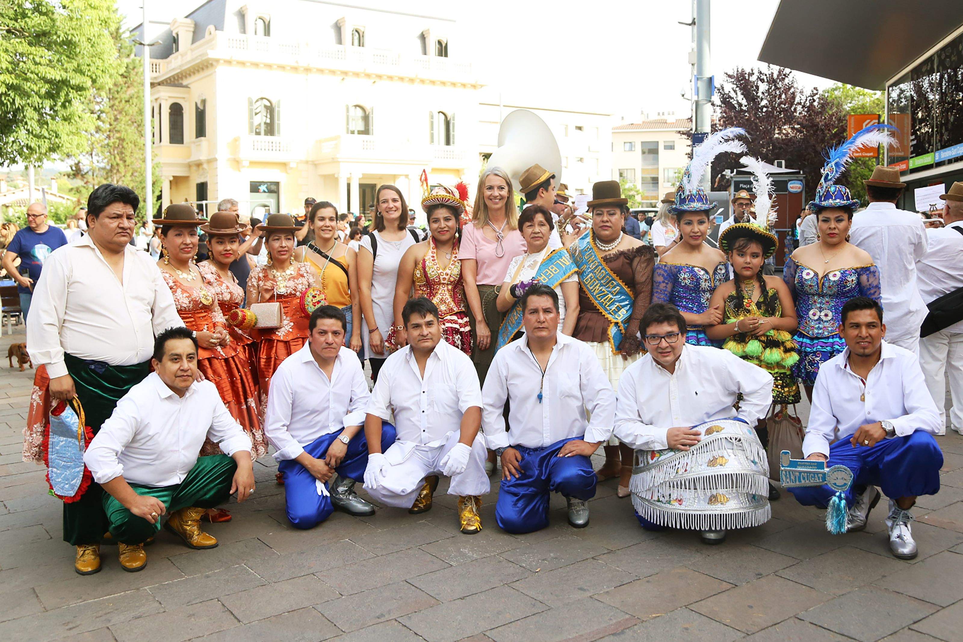 Rua de balls tradicionals de Bolívia a Sant Cugat. FOTO: Anna Bassa