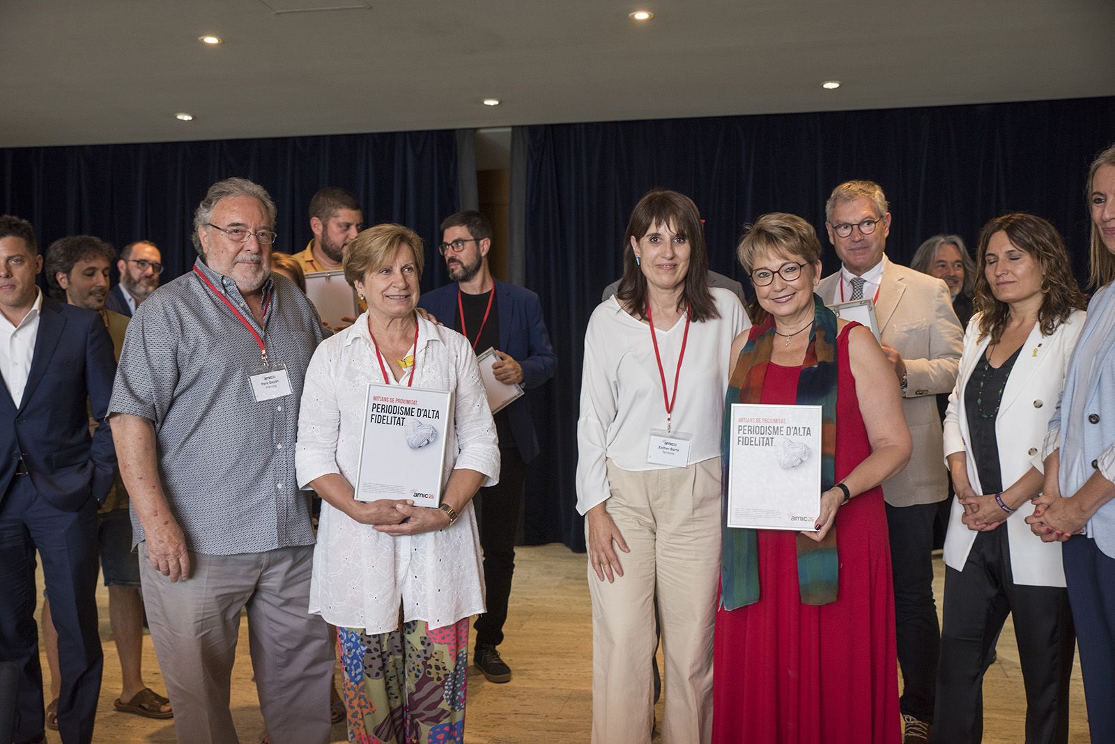 Entrega de diplomes pel 25è aniversari de l'AMIC. FOTO: Bernat Millet.