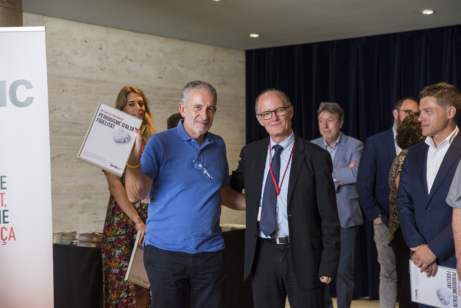 Entrega de diplomes pel 25è aniversari de l'AMIC. FOTO: Bernat Millet.