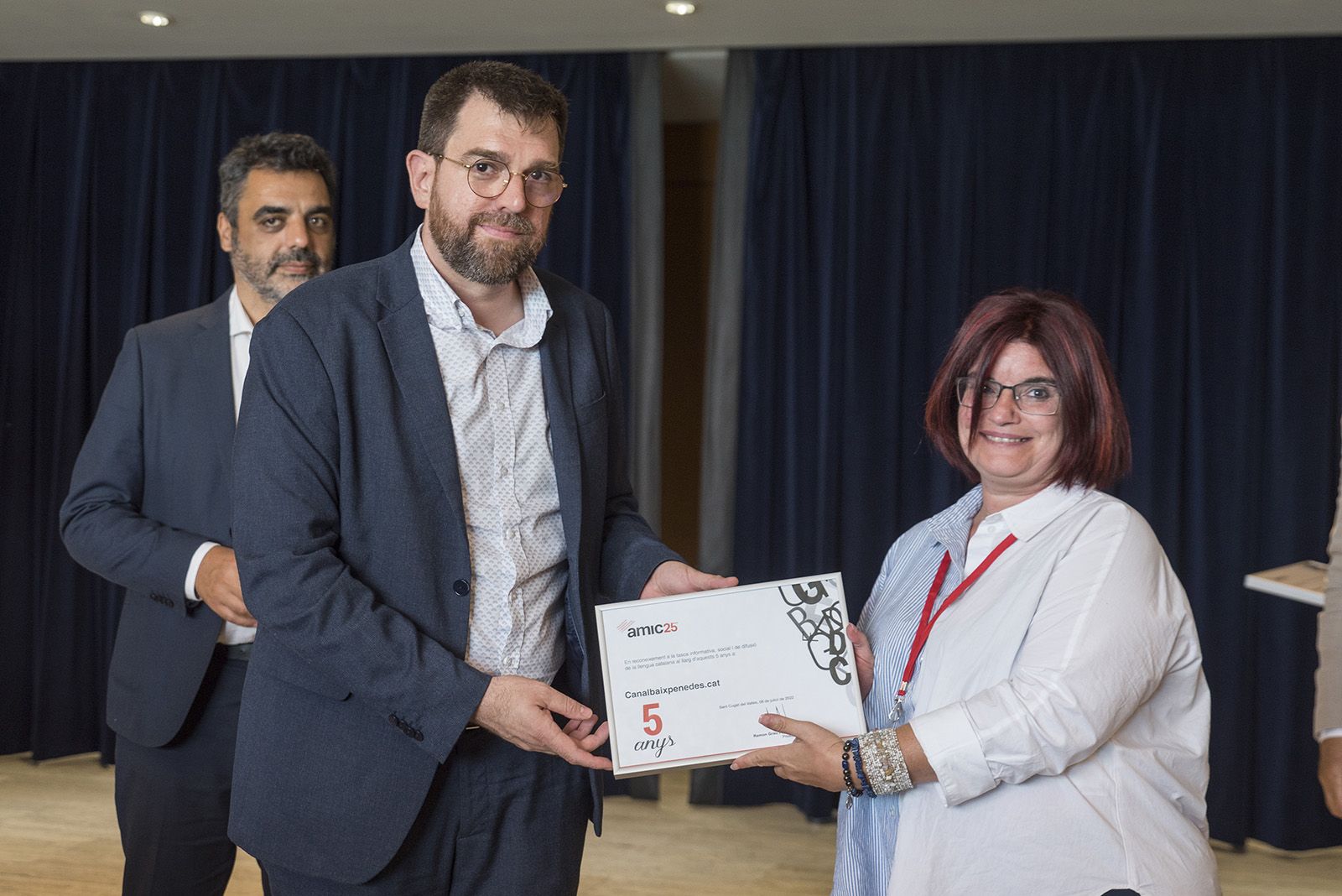 Entrega de diplomes pel 25è aniversari de l'AMIC. FOTO: Bernat Millet.