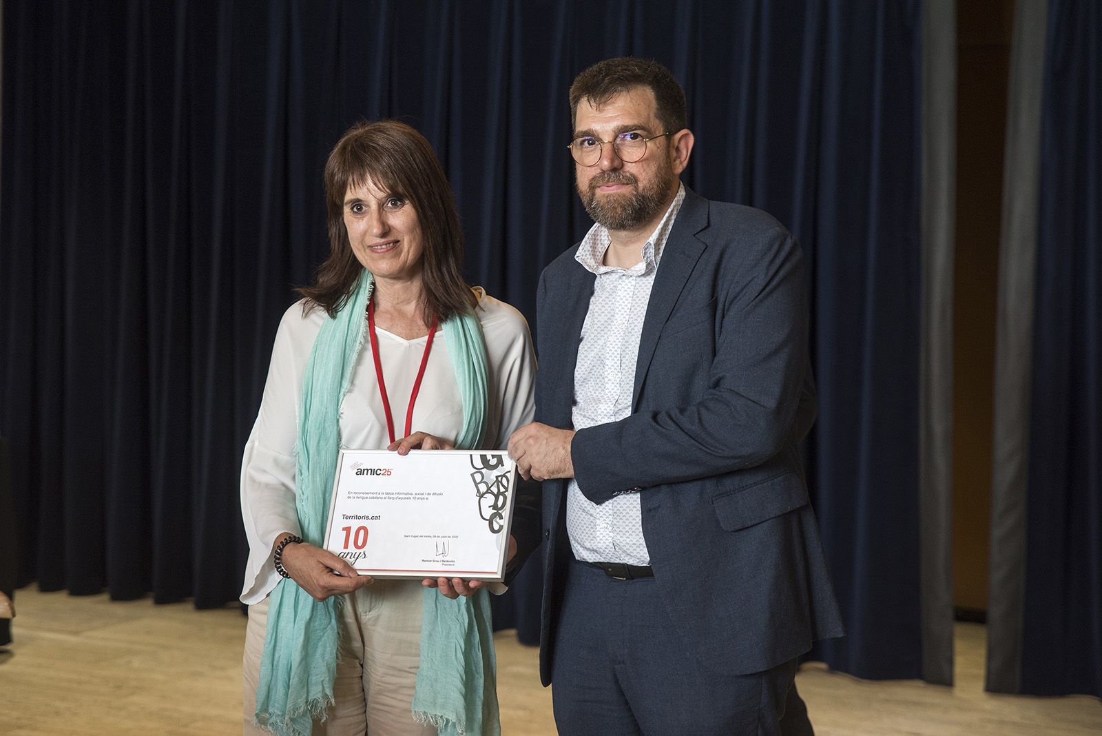 Entrega de diplomes pel 25è aniversari de l'AMIC. FOTO: Bernat Millet.