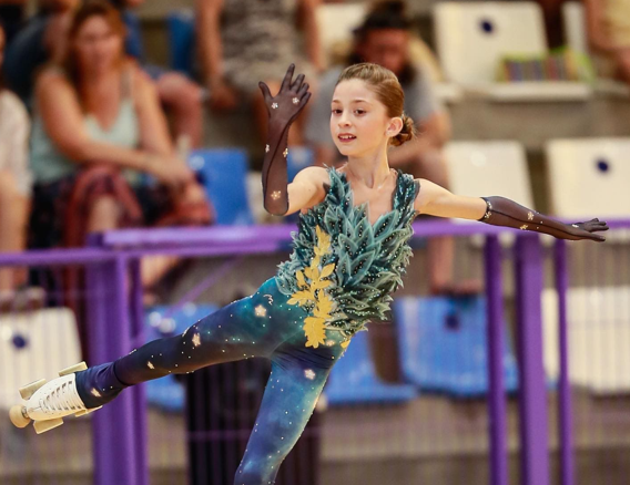 Júlia Caravantes, del CPA Ripollet, va acabar en el segon graó del Campionat d'Espanya i del Campionat de Catalunya de patinatge artístic. FOTO: Cedida