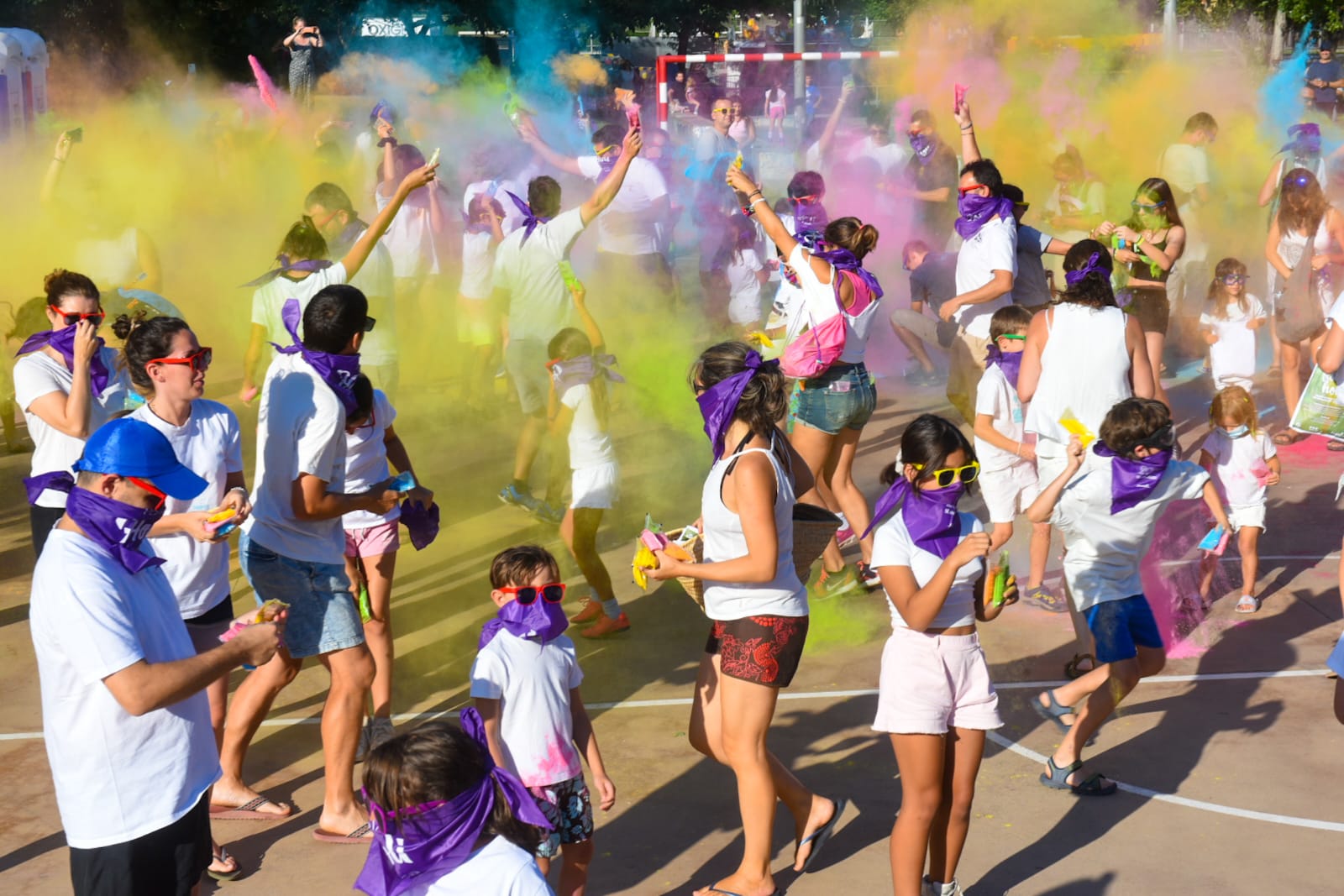 Festa Holi durant la Festa Major de Mira-sol. FOTO: Ajuntament