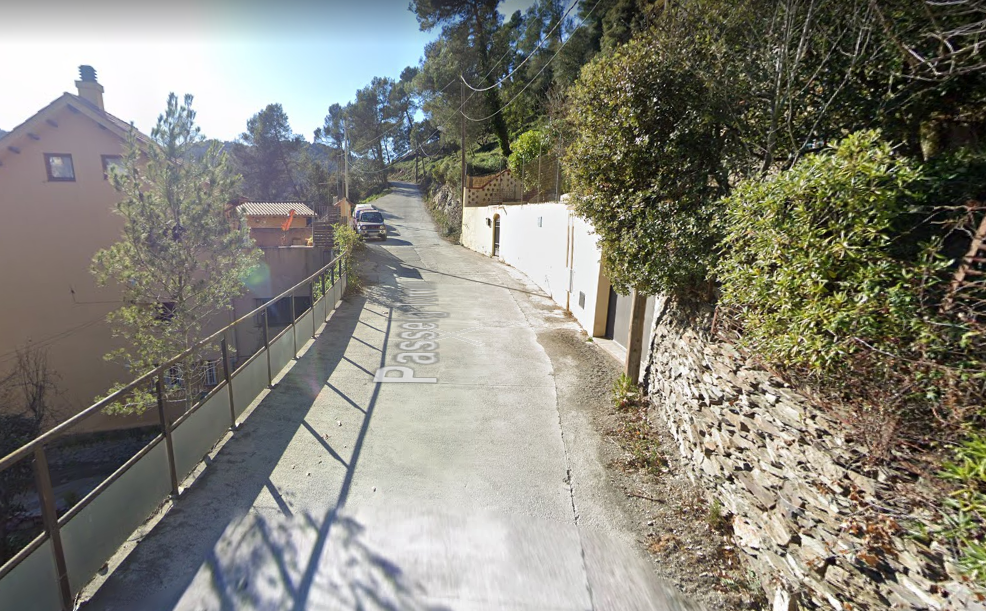 El passeig del Torrent a Les Planes. FOTO: Google Maps