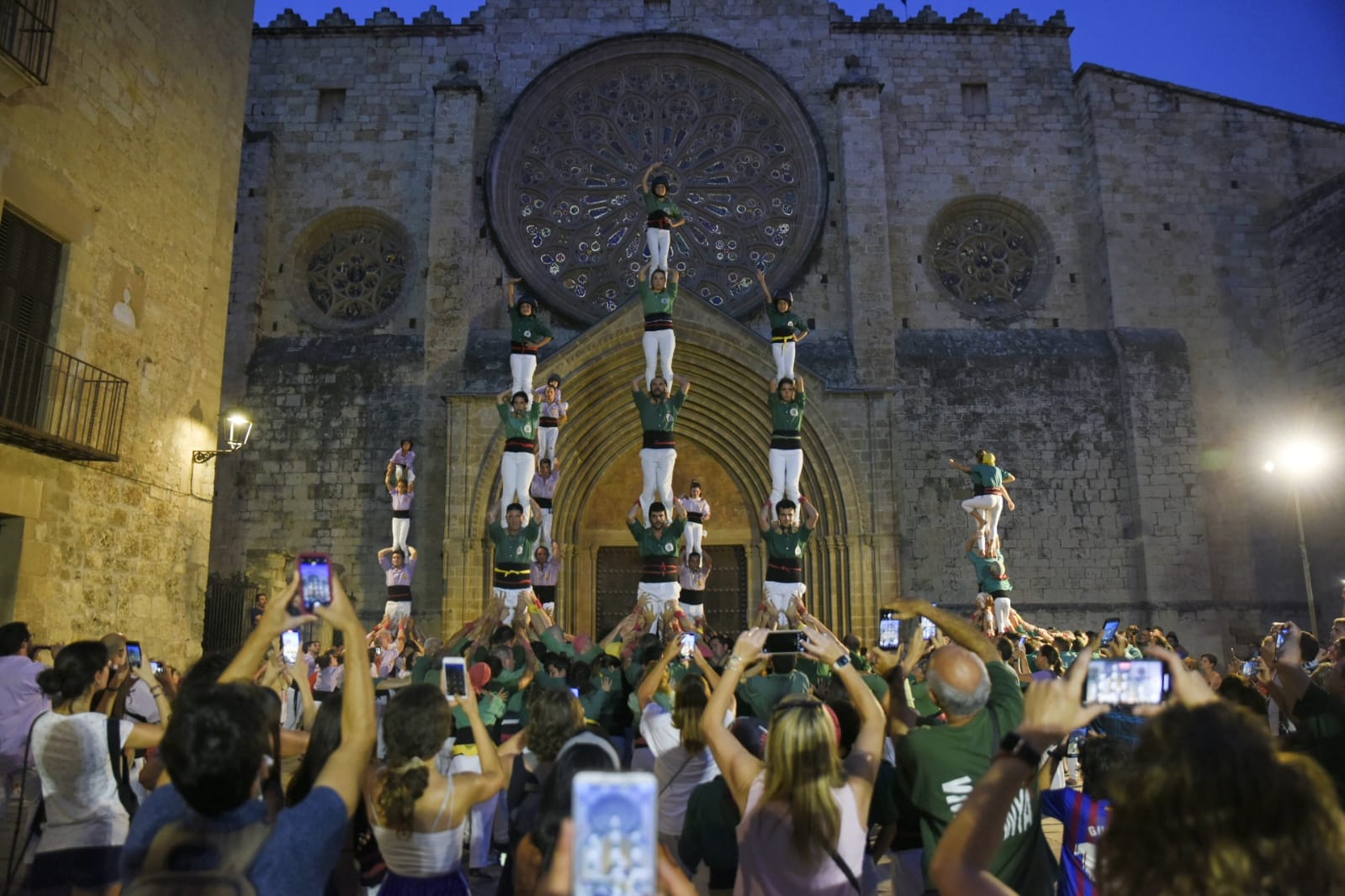 Els Castellers de Sant Cugat estrenen la Diada de la Llotgeta, que agafa el relleu a la Diada de Sant Cugat. FOTO: Bernat Millet