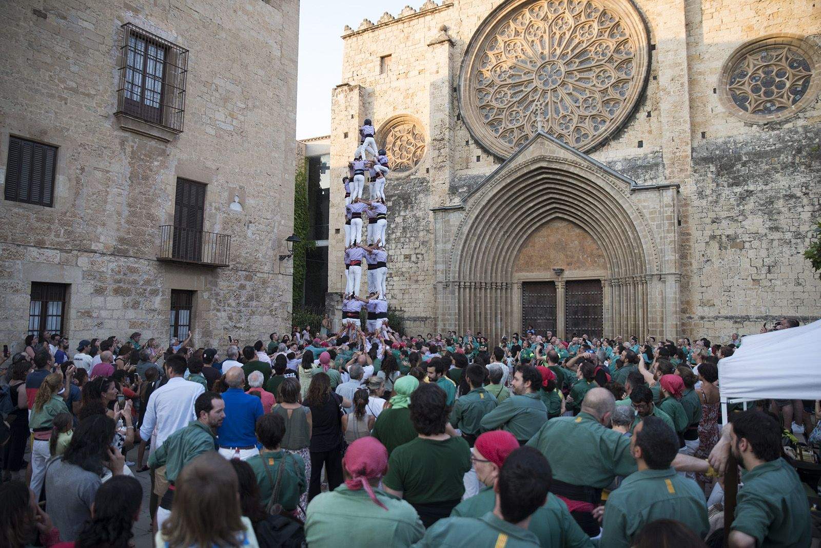 Els Castellers de Sant Cugat estrenen la Diada de la Llotgeta, que agafa el relleu a la Diada de Sant Cugat. FOTO: Bernat Millet