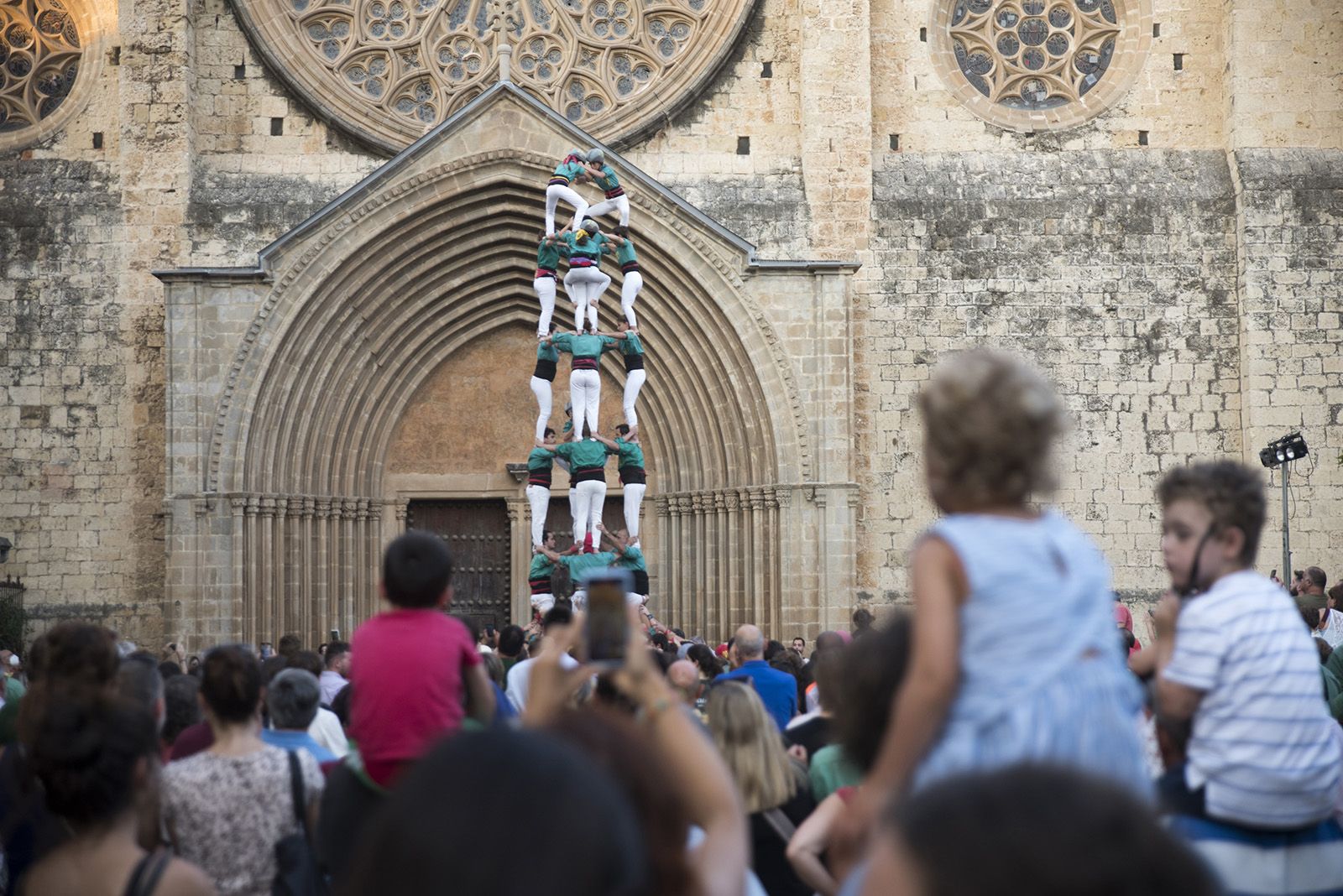 Els Castellers de Sant Cugat estrenen la Diada de la Llotgeta, que agafa el relleu a la Diada de Sant Cugat. FOTO: Bernat Millet