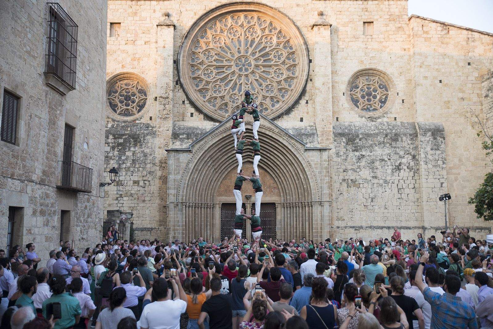 Els Castellers de Sant Cugat estrenen la Diada de la Llotgeta, que agafa el relleu a la Diada de Sant Cugat. FOTO: Bernat Millet
