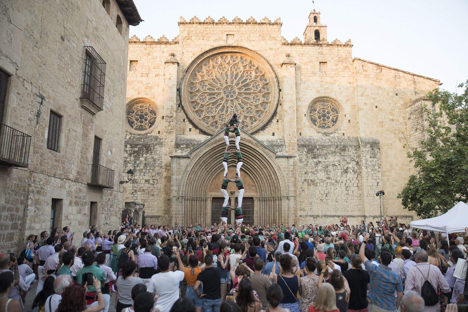 Els Castellers de Sant Cugat estrenen la Diada de la Llotgeta, que agafa el relleu a la Diada de Sant Cugat. FOTO: Bernat Millet