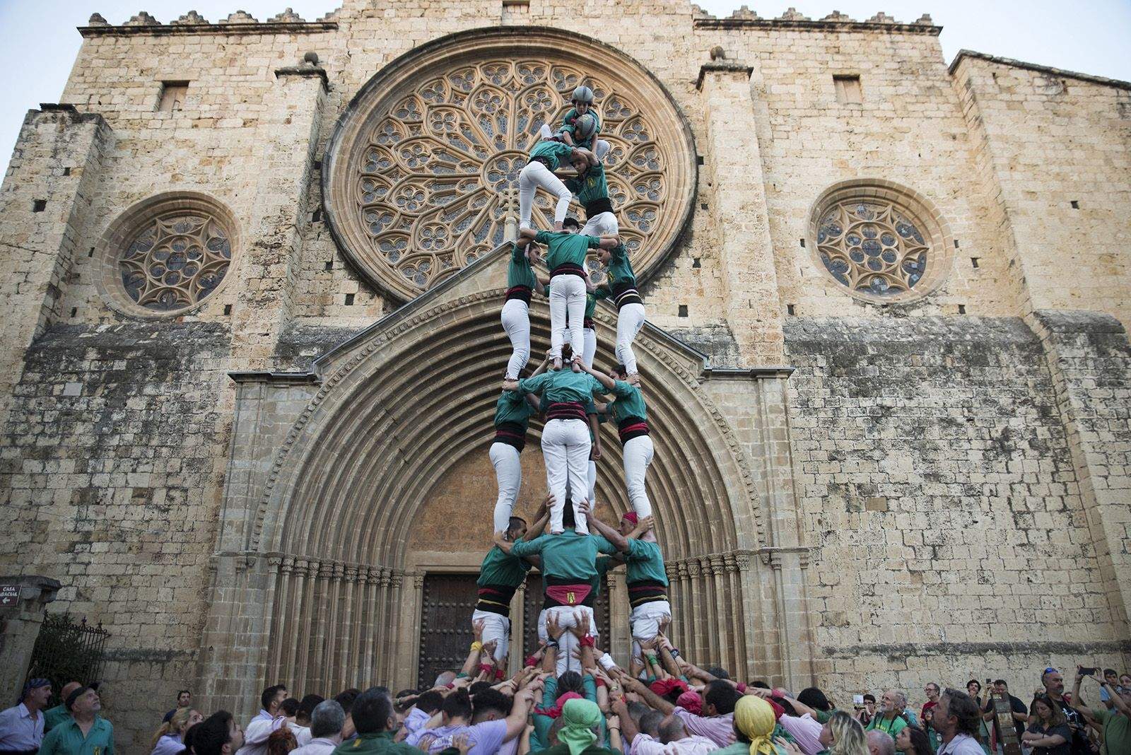 Els Castellers de Sant Cugat estrenen la Diada de la Llotgeta, que agafa el relleu a la Diada de Sant Cugat. FOTO: Bernat Millet