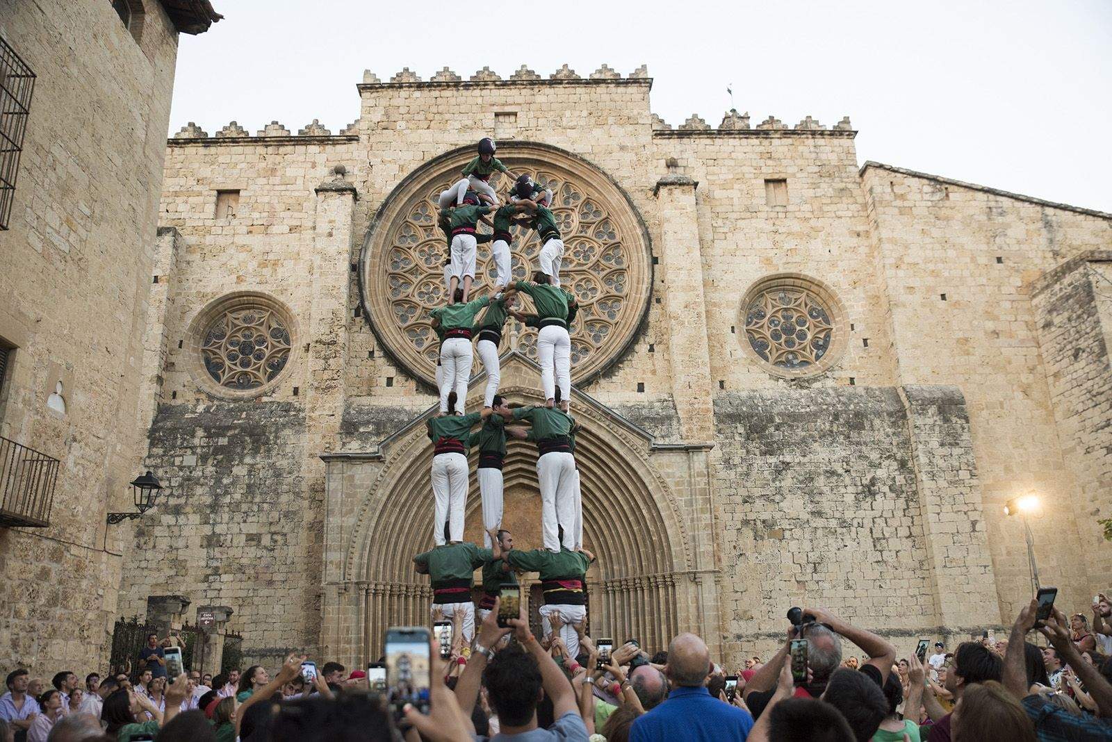 Els Castellers de Sant Cugat estrenen la Diada de la Llotgeta, que agafa el relleu a la Diada de Sant Cugat. FOTO: Bernat Millet