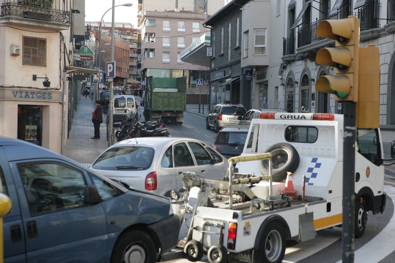 El servei de grua de Sant Cugat. FOTO: Arxiu