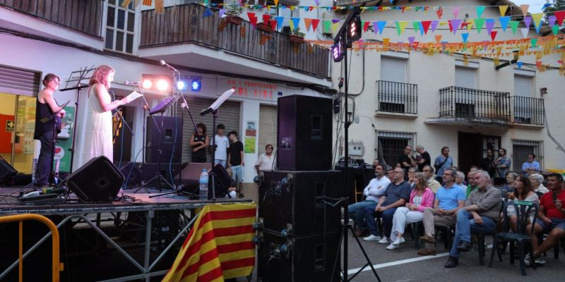 Públic atent durant el pregó de Festa Major de 'Sol i aire' de Sant Cugat. FOTO: Ajuntament  