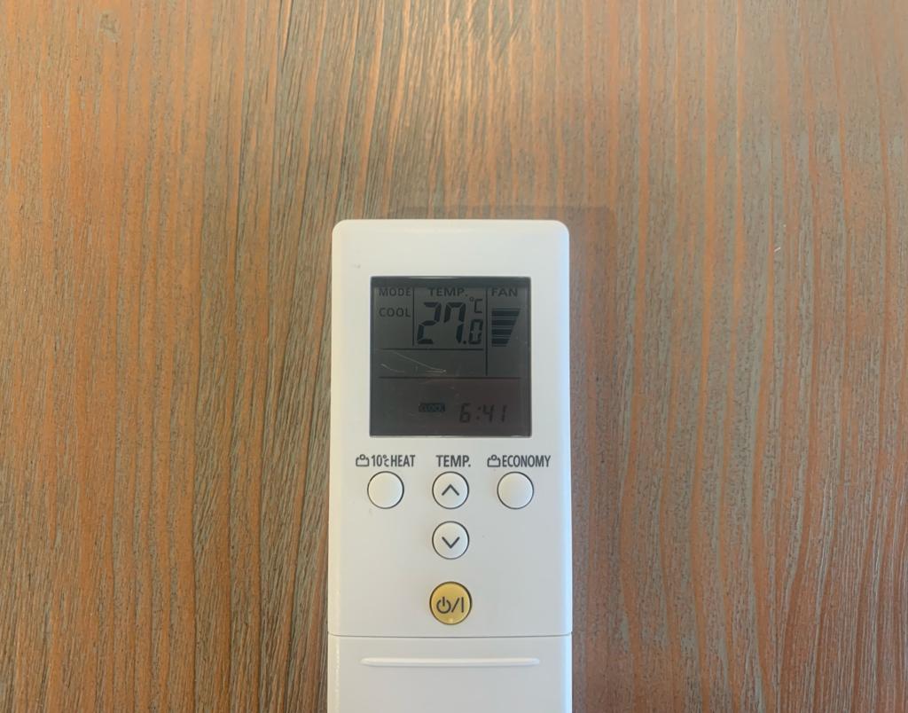 Els locals comerciants regulen la temperatura interior a 27ºC FOTO: TOT