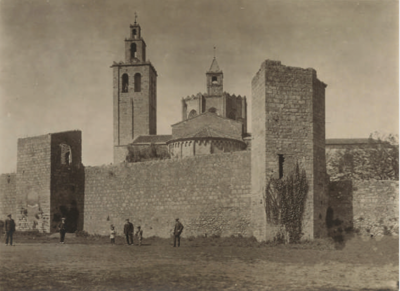 La muralla de llevant del Monestir de Sant Cugat FOTO: Cedida