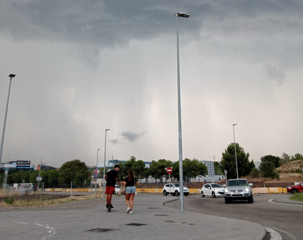 La tempesta es va focalitzar sobre Rubí i va arribar molt debilitada a Sant Cugat. Imatge de Rubí, des de la zona del Leroy Merlin FOTO: Cedida