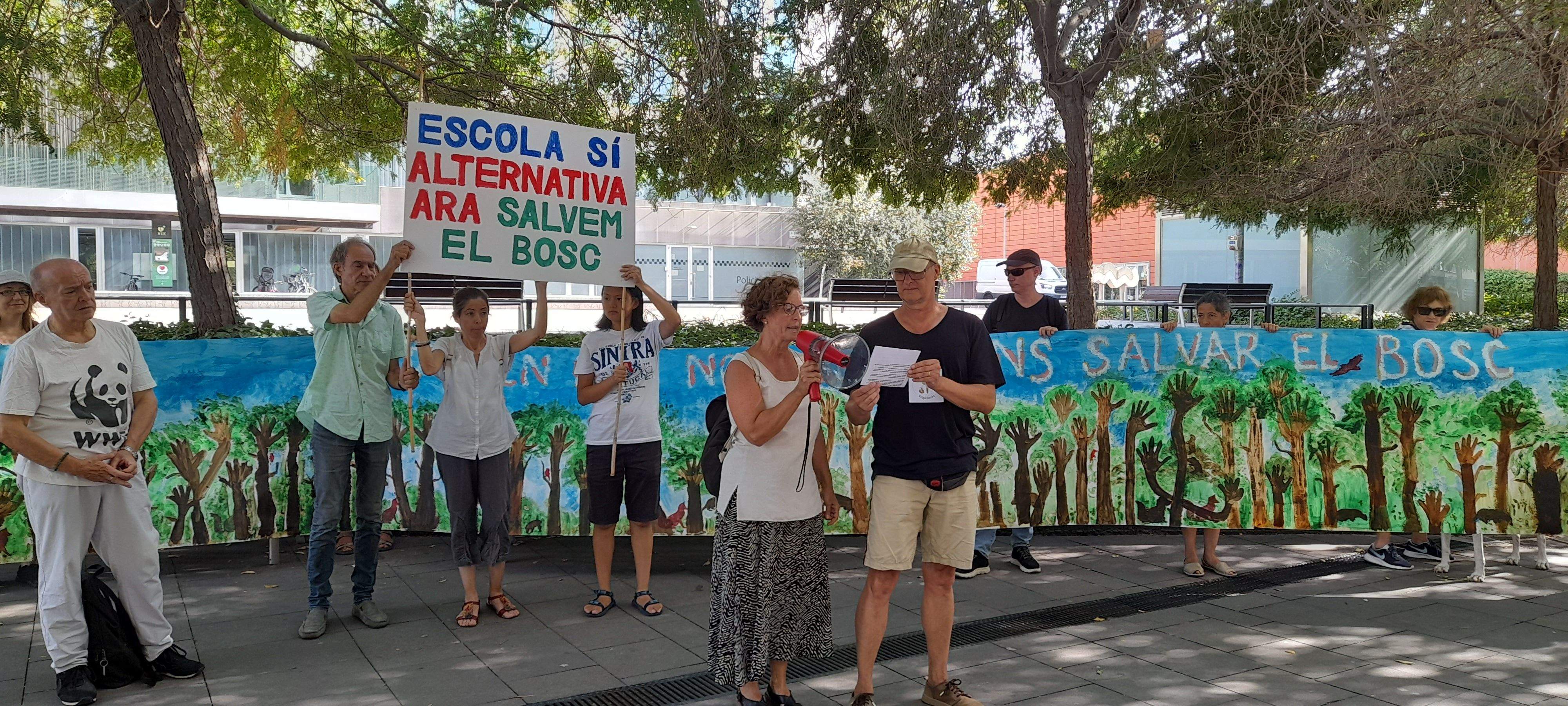 Concentració en contra de la construcció de La Mirada al bosc de Volpelleres. FOTO: Cristina Cabasés