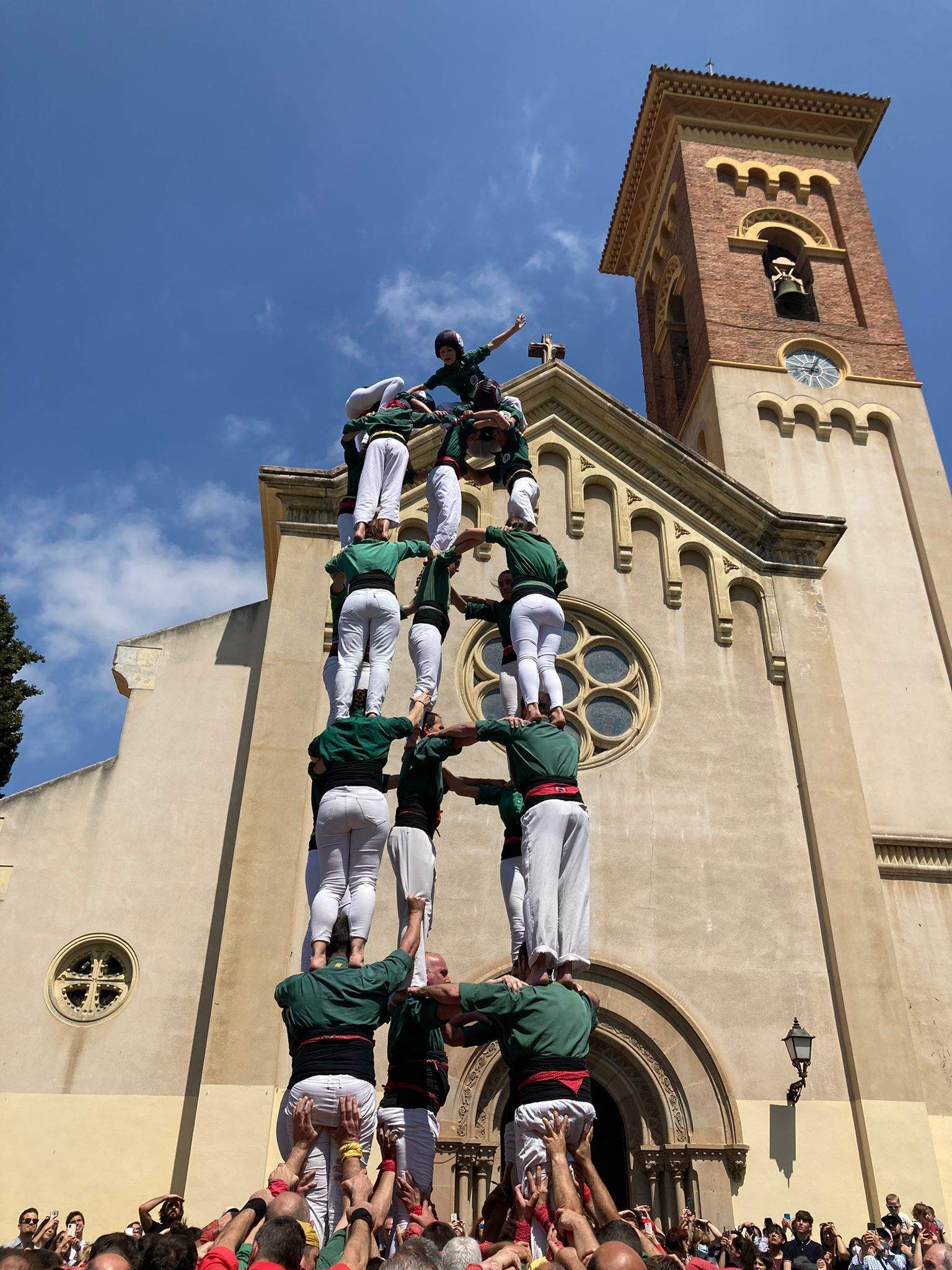 Els Castellers de Sant Cugat fent un 5d7 a Cerdanyola. FOTO: Toni Curcó