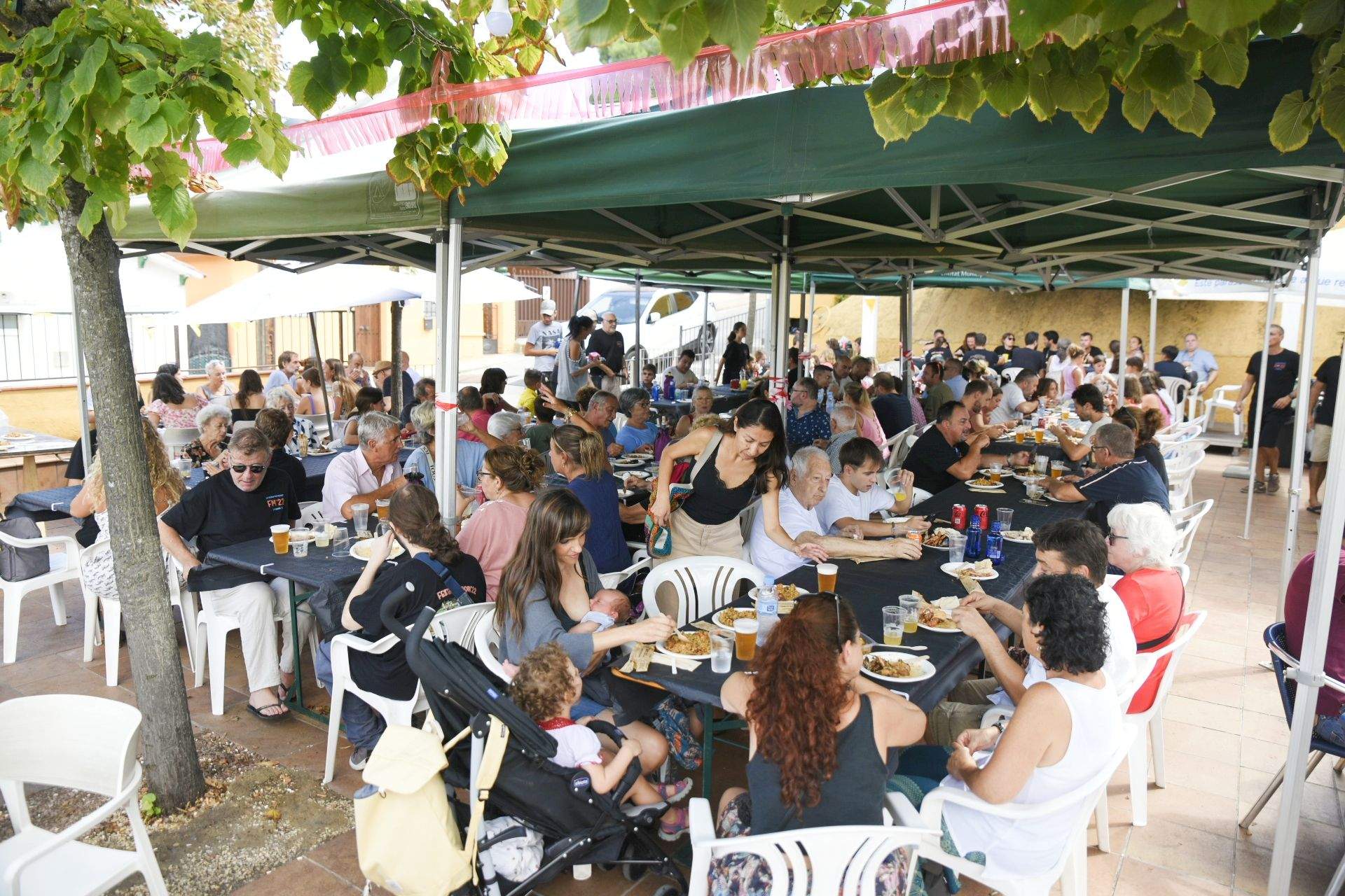 La Festa Major de la Colònia Montserrat comptarà amb més d'una desena d'activitats, com la sardinada o botifarrada. FOTO: Bernat Millet