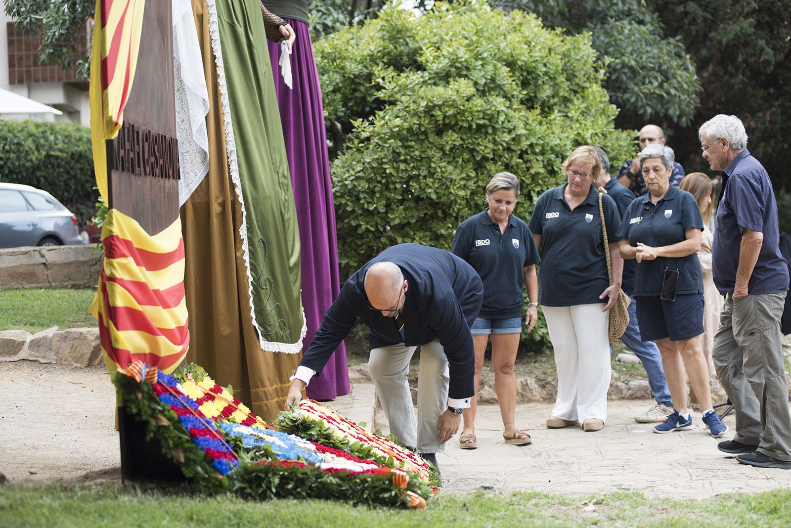 Rugby Sant Cugat fa l'Ofrena floral a Rafael Casanova. Foto: Bernat Millet.