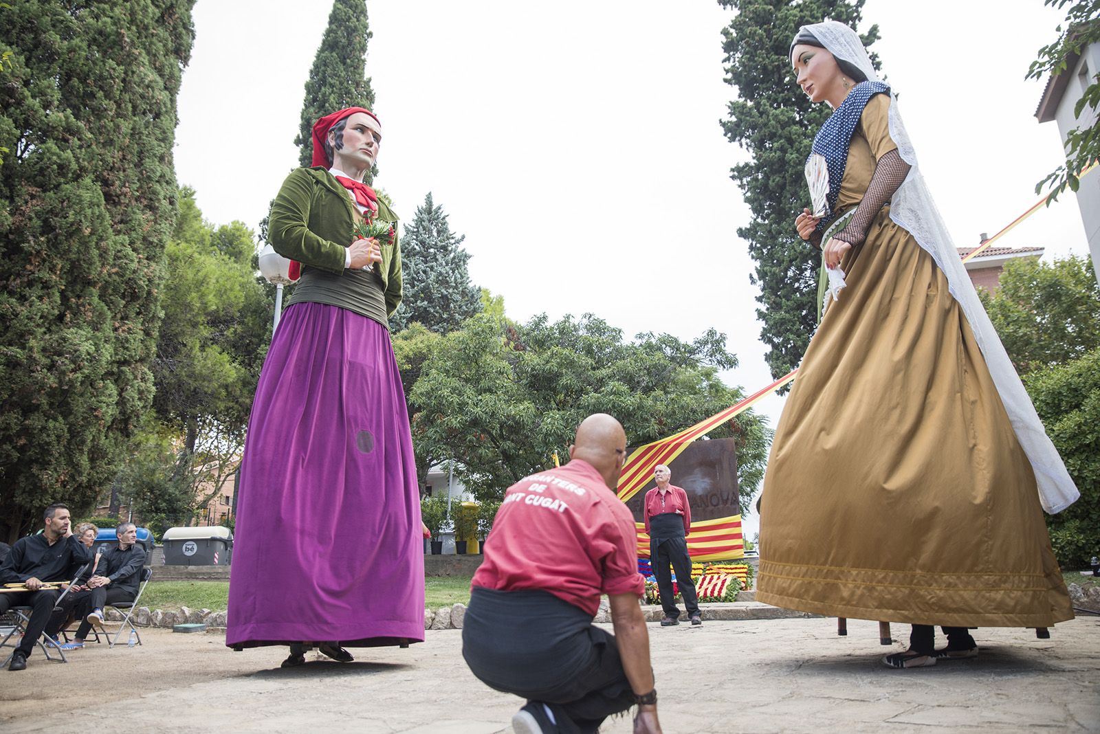 Joan i Marieta a l'Ofrena floral a Rafael Casanova. Foto: Bernat Millet.